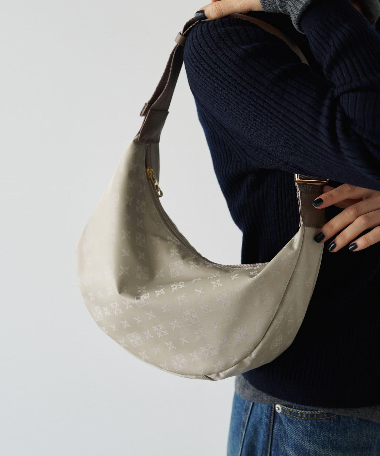 《人氣單品新增緊湊尺寸!》尼龍圓形肩揹包