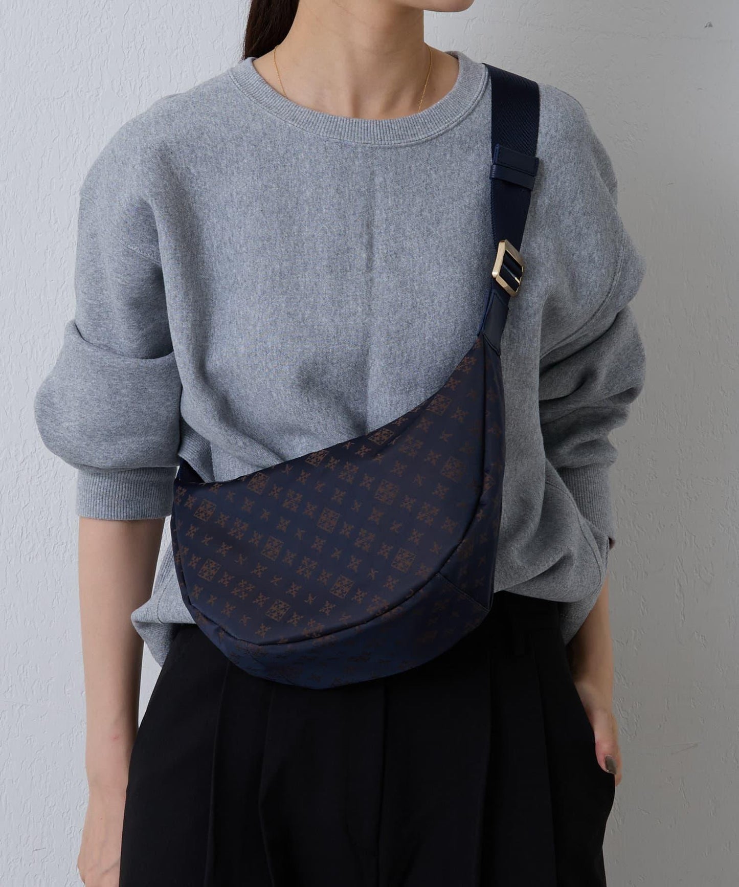 《人氣單品新增緊湊尺寸!》尼龍圓形肩揹包