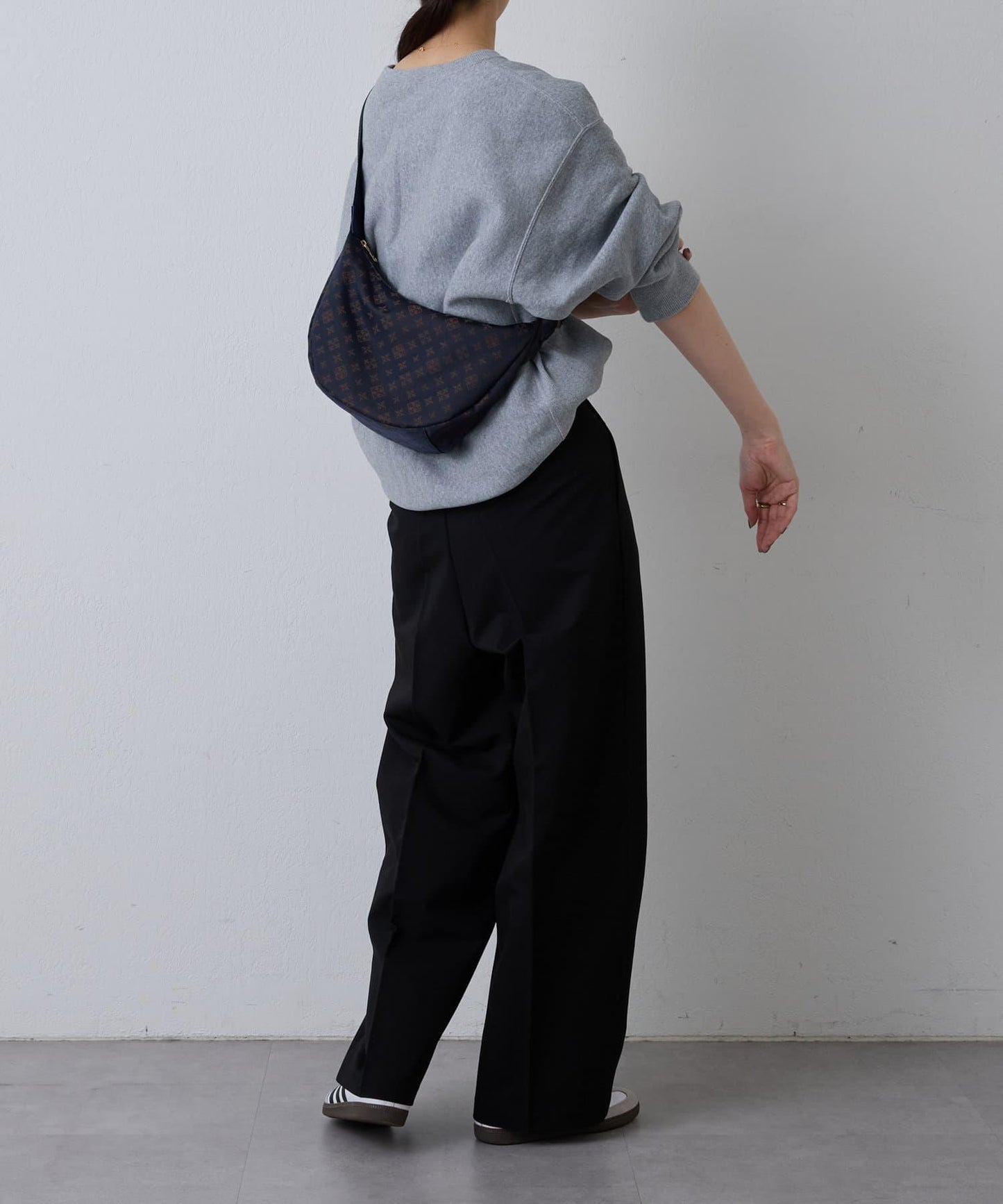 《人氣單品新增緊湊尺寸!》尼龍圓形肩揹包