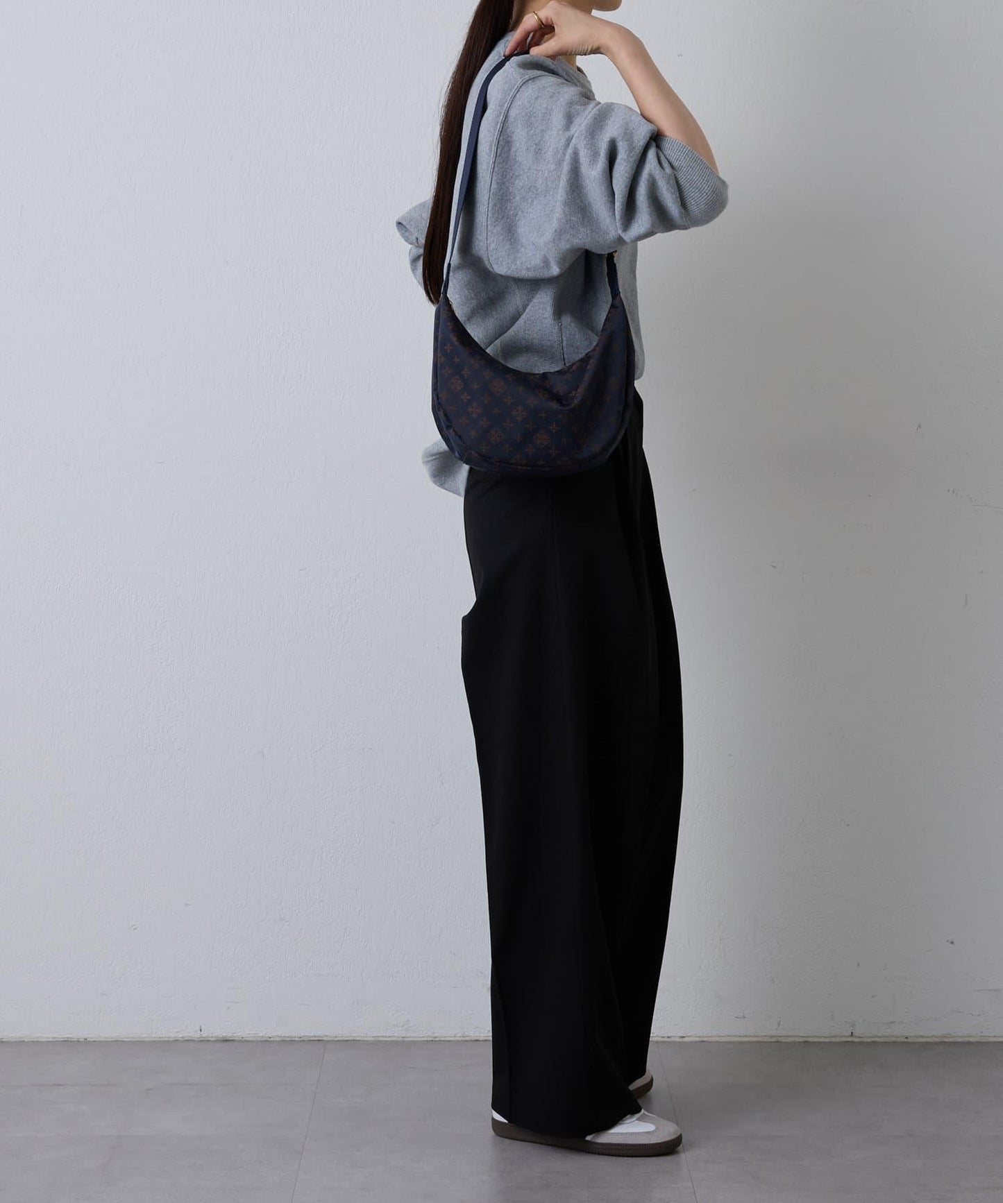 《人氣單品新增緊湊尺寸!》尼龍圓形肩揹包