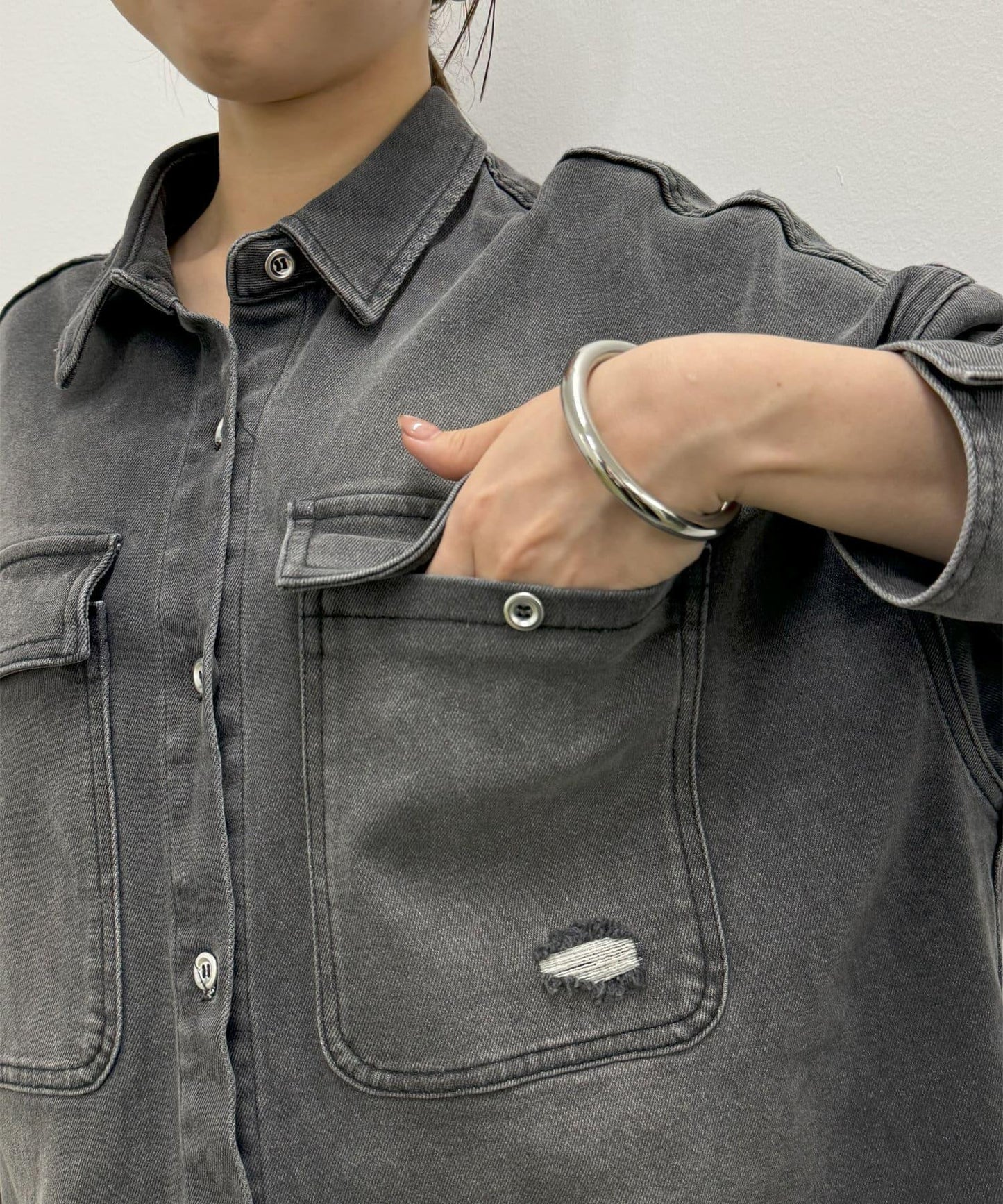 破洞牛仔襯衫