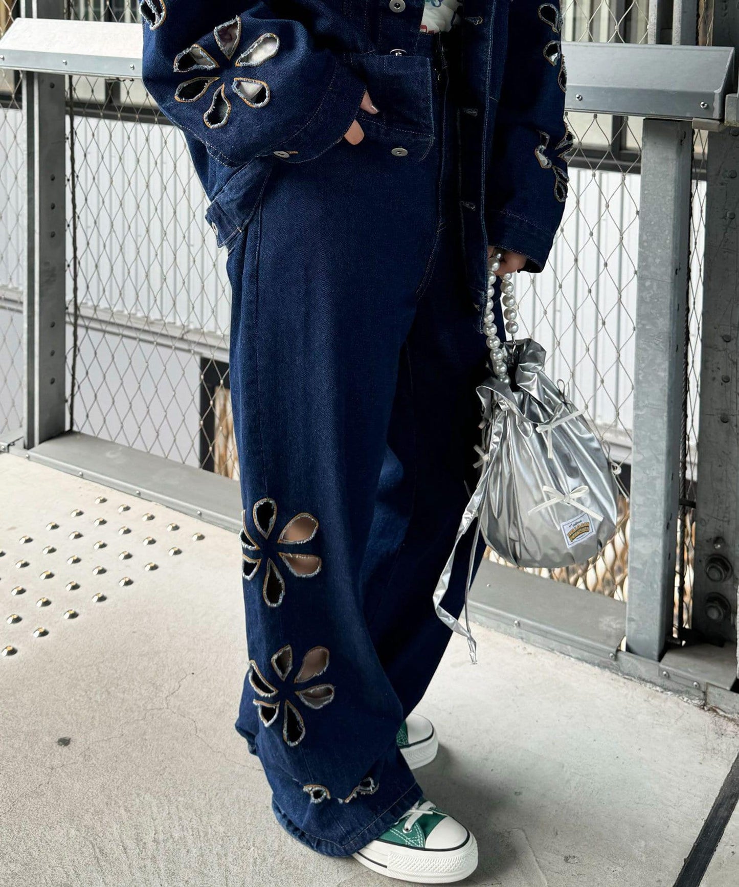 【2024AW】【HELLO.SANFRANCISCO/你好,舊金山】花朵剪裁牛仔褲