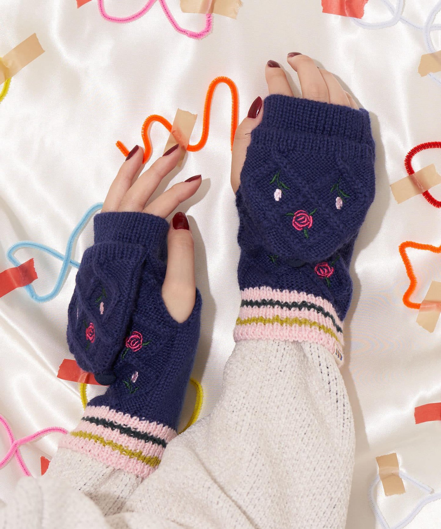【Me+Me/我和我】花朵刺繡暖手套
