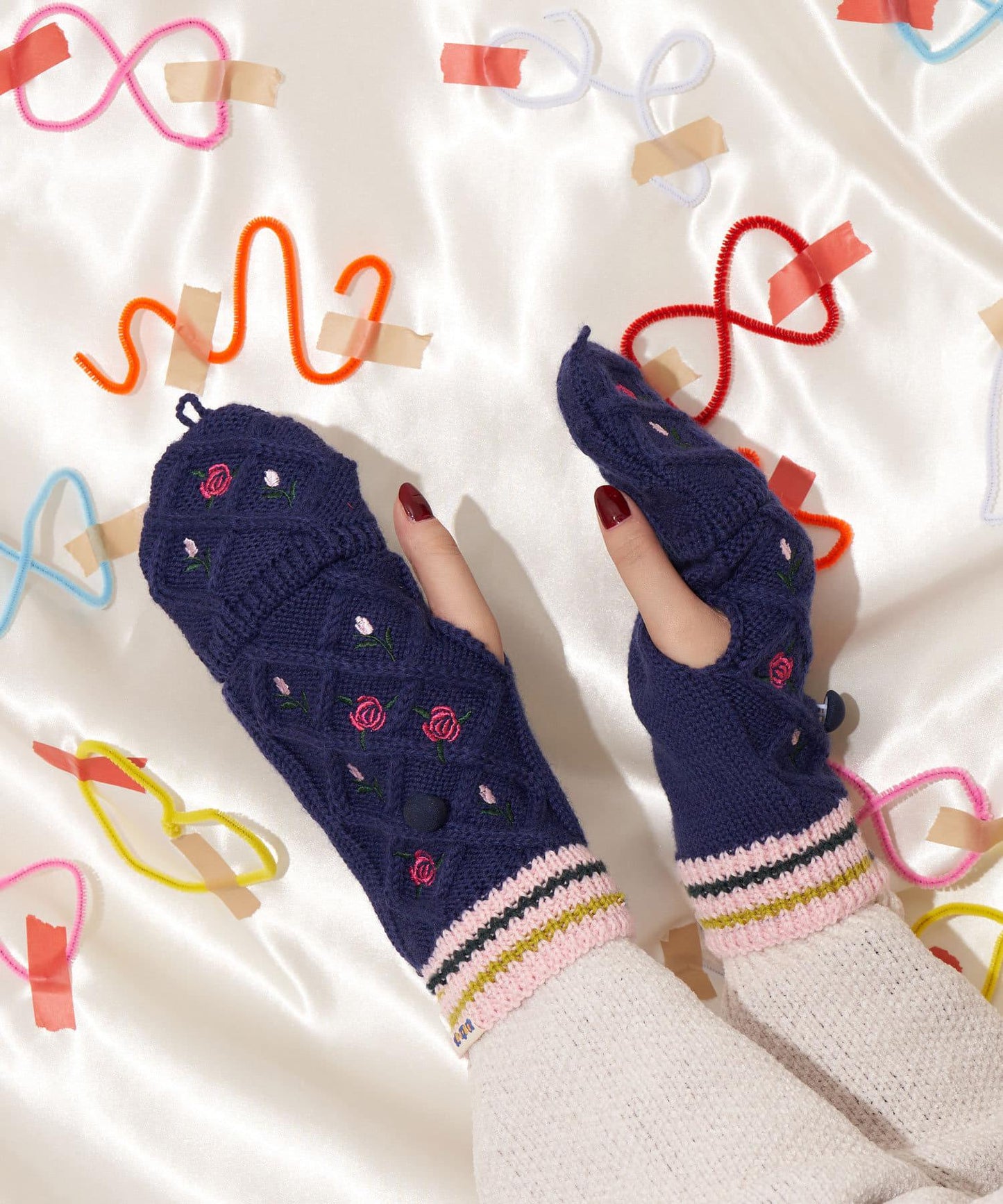 【Me+Me/我和我】花朵刺繡暖手套