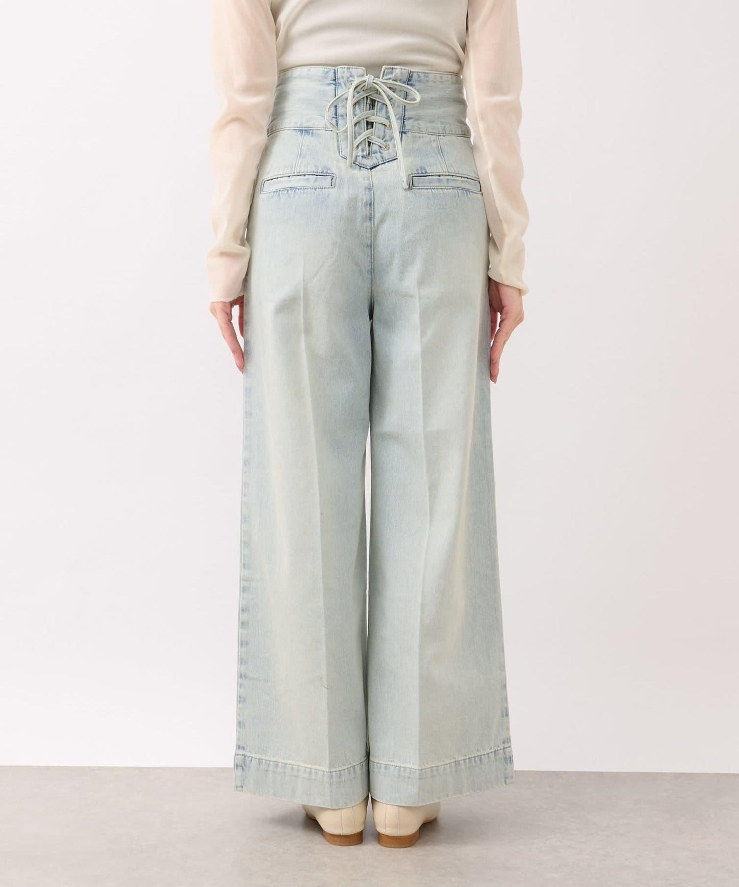 後背係扣裝寬鬆牛仔褲