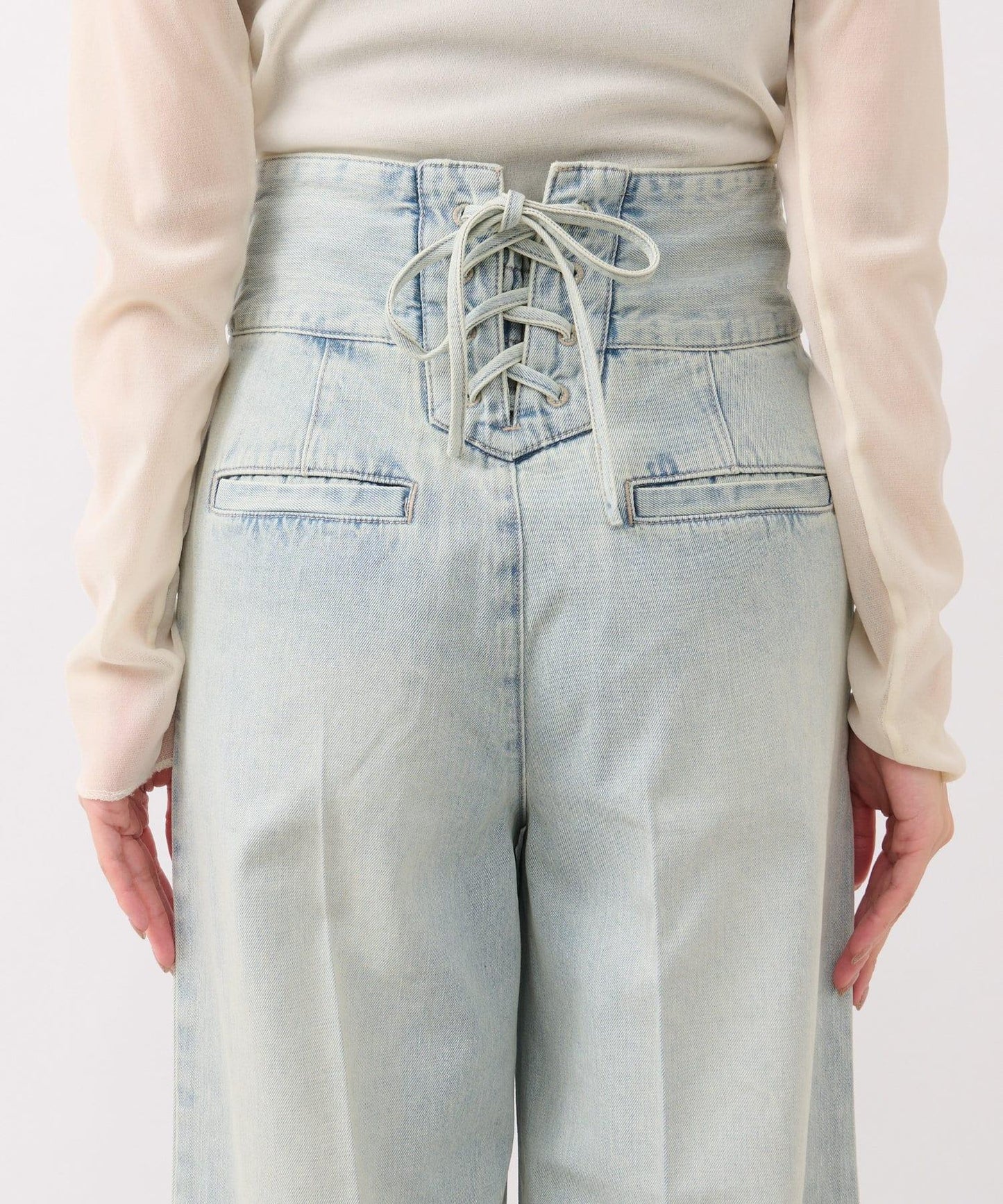 後背係扣裝寬鬆牛仔褲