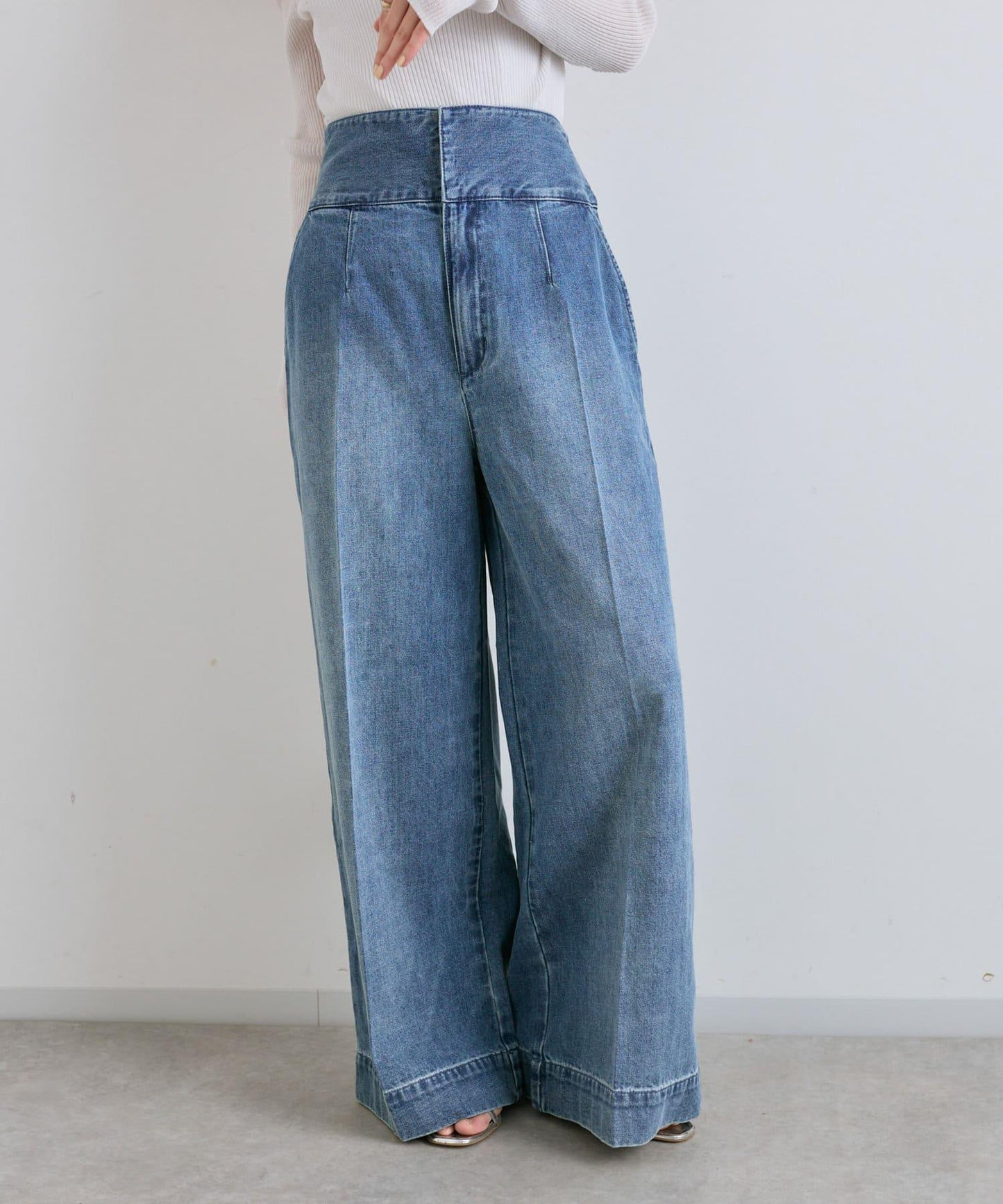 後背係扣裝寬鬆牛仔褲