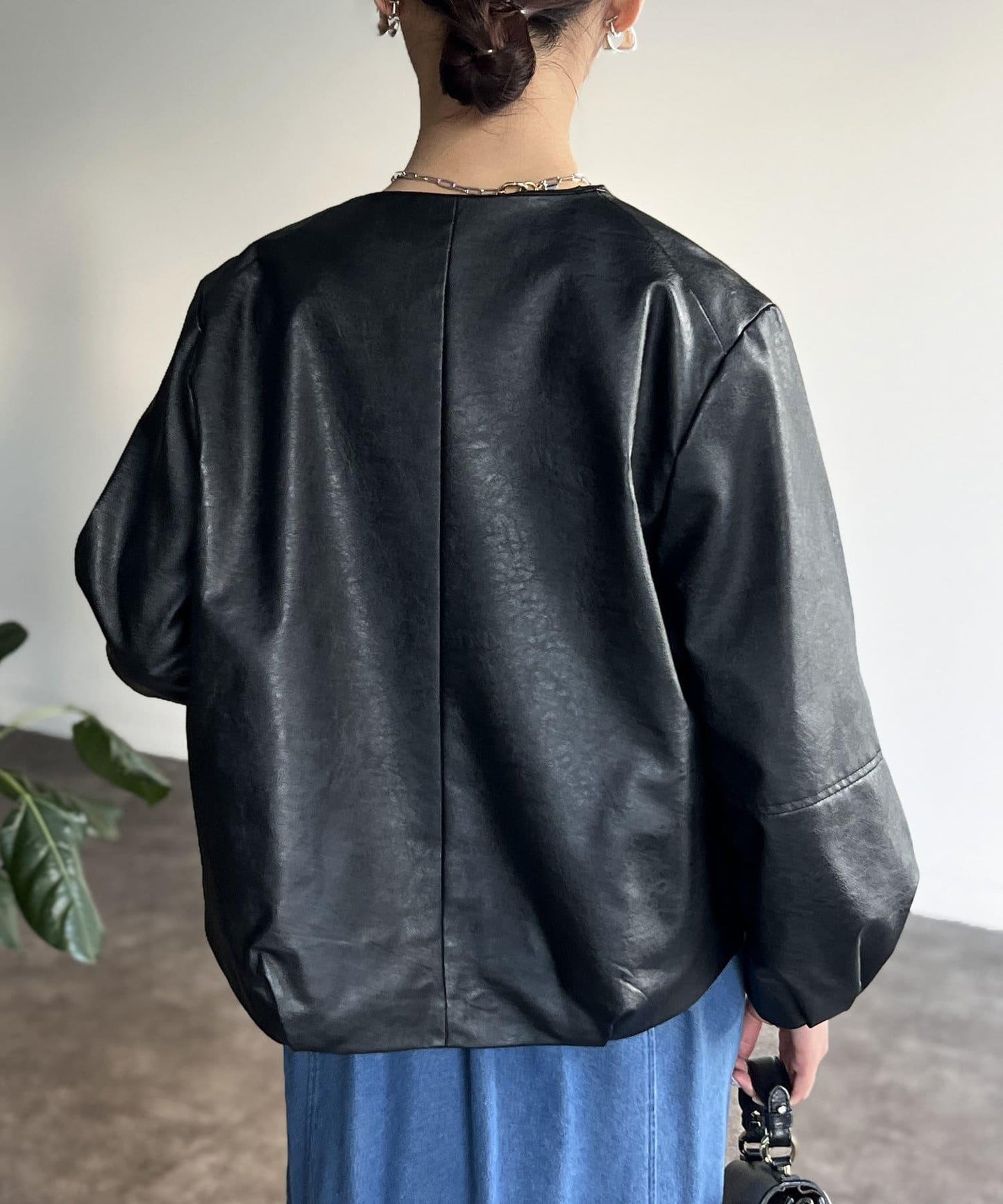 袖部蓬鬆合成皮夾克