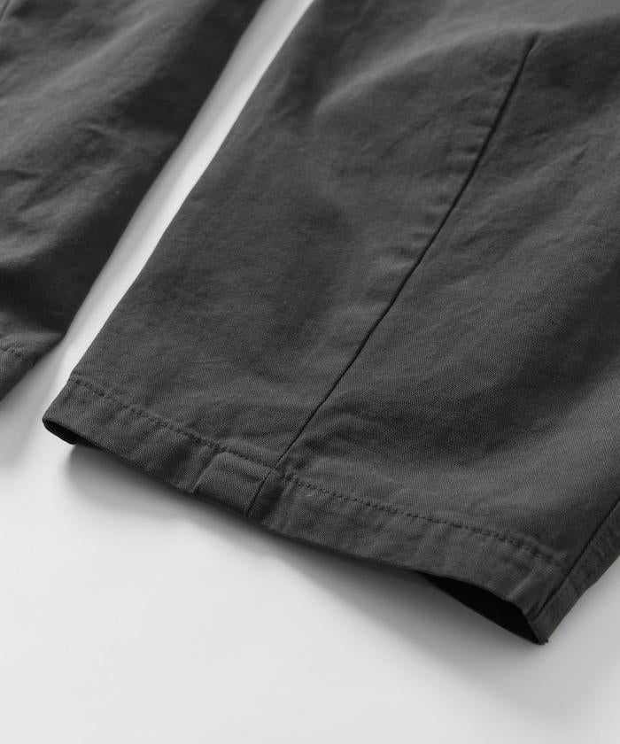 寬鬆剪裁工裝褲