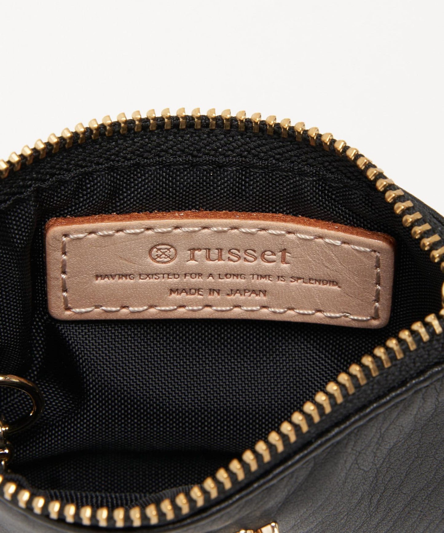 【可放卡片】帶卡拉賓的軟皮多功能盒