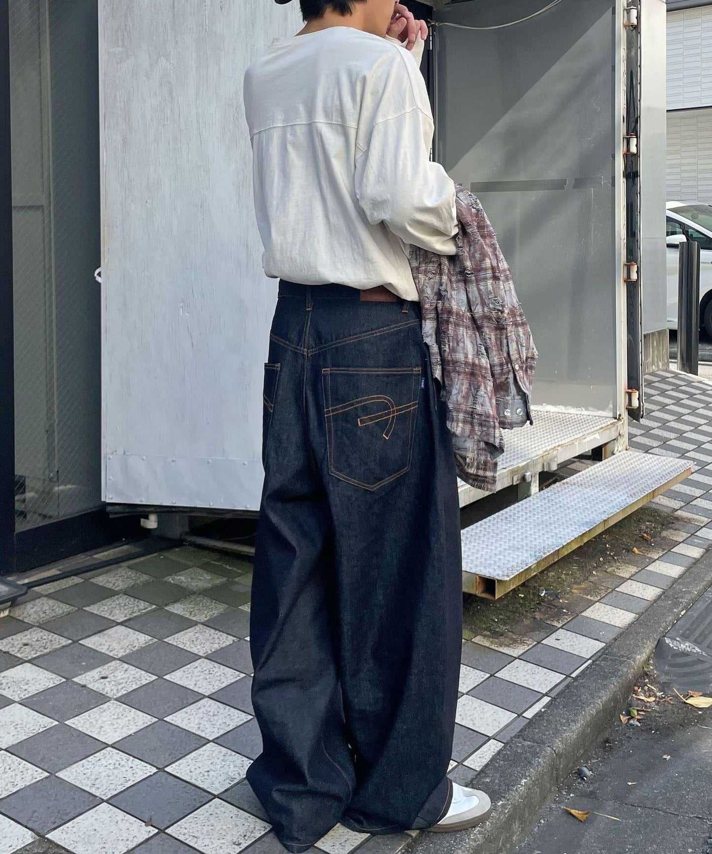 【藍色牛仔布/藍色牛仔布】寬鬆牛仔褲