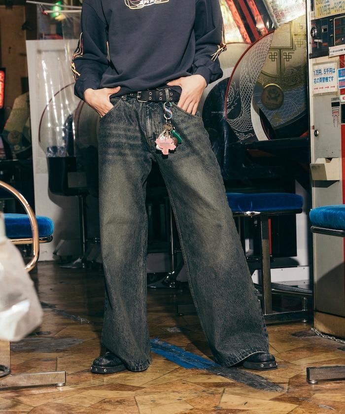 喇叭褲剪裁 漂白處理 牛仔褲