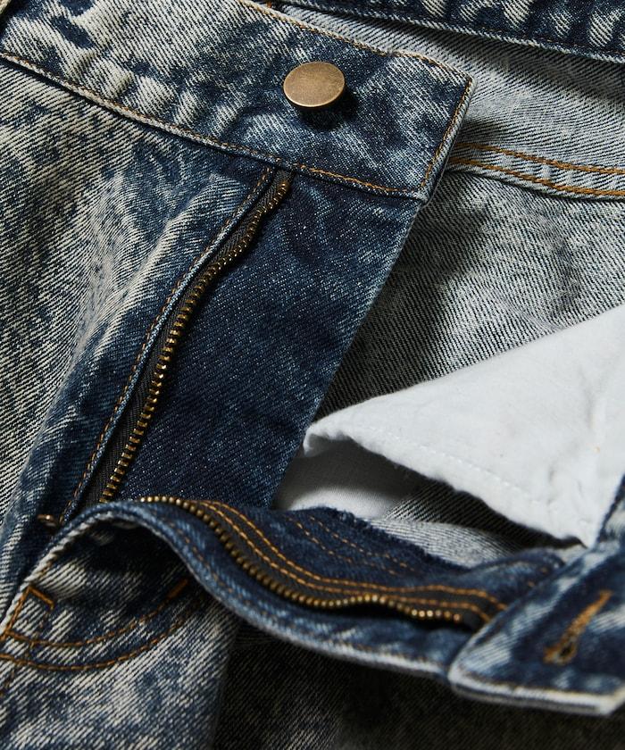 喇叭褲剪裁 漂白處理 牛仔褲