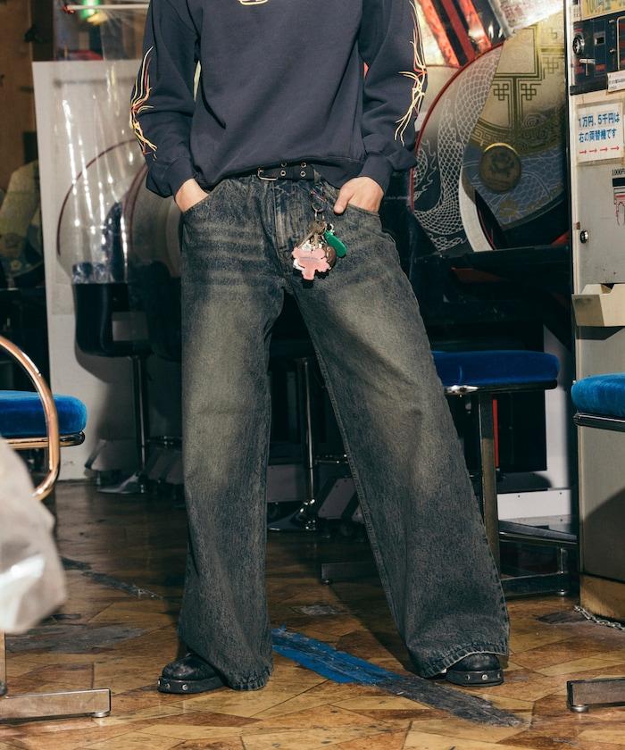 喇叭褲剪裁 漂白處理 牛仔褲