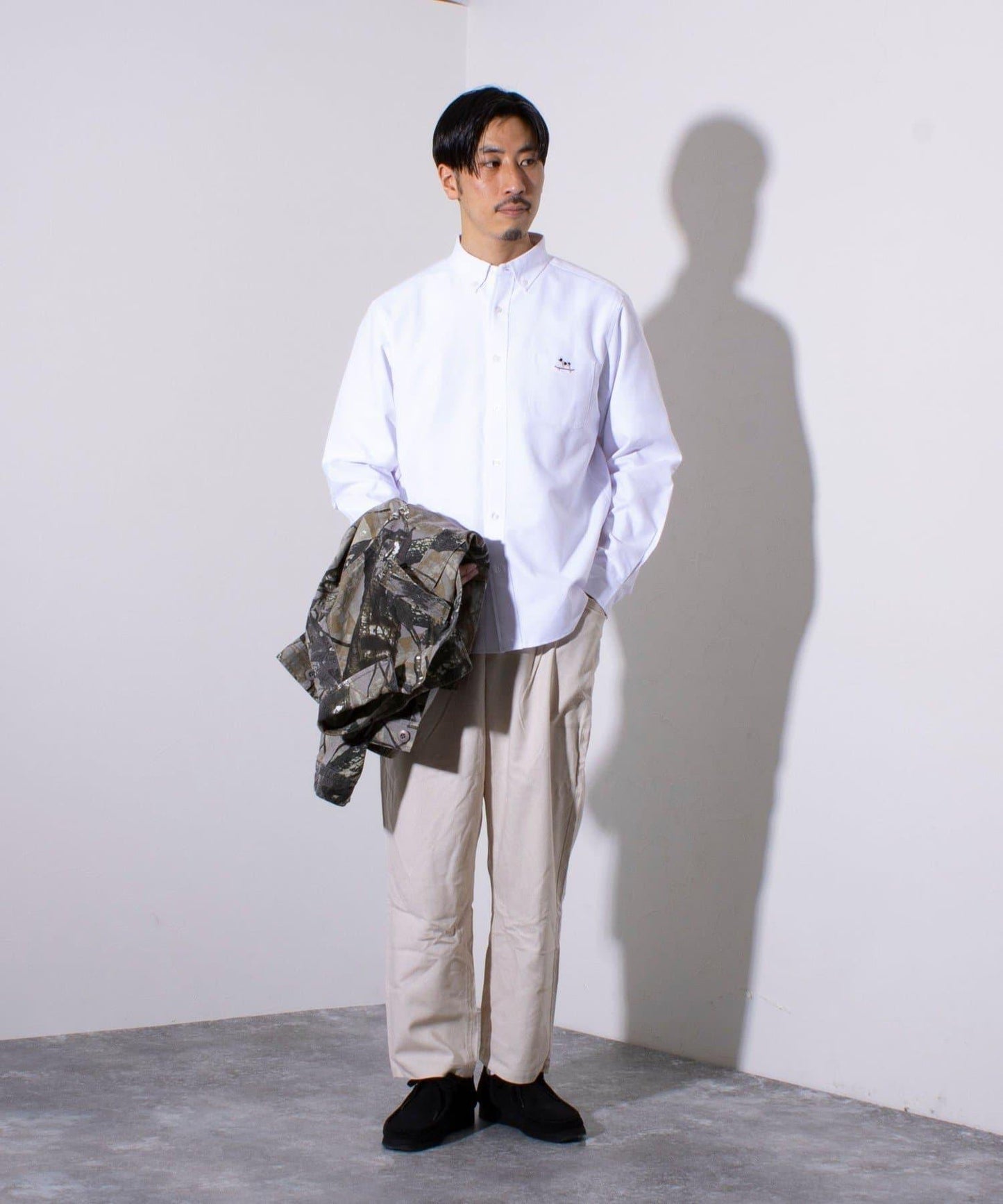 【GLOSTER】法國鬥牛犬刺繡 領釦襯衫