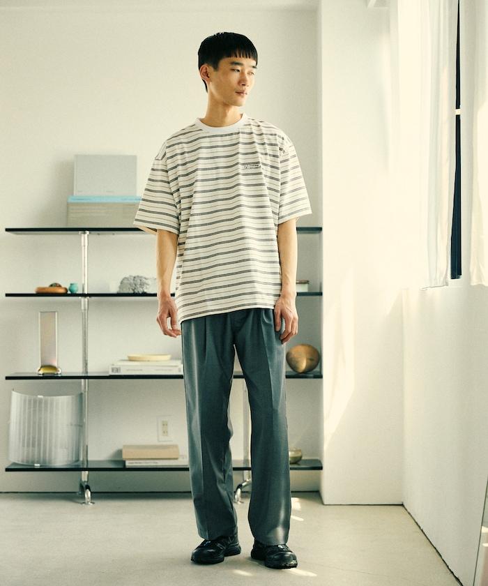 BASIC標誌刺繡T恤條紋/一點刺繡條紋T恤/短袖