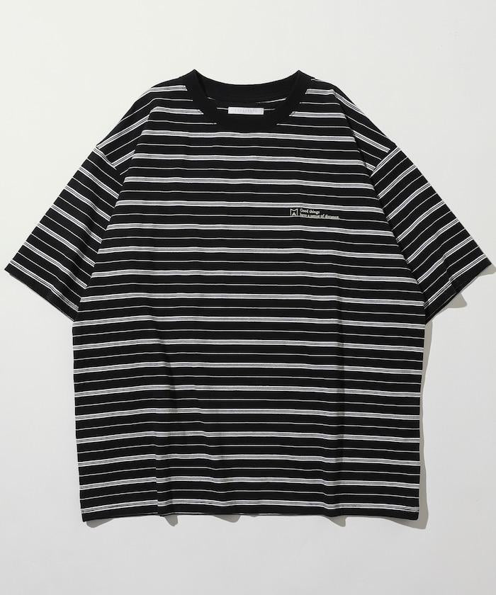 BASIC標誌刺繡T恤條紋/一點刺繡條紋T恤/短袖