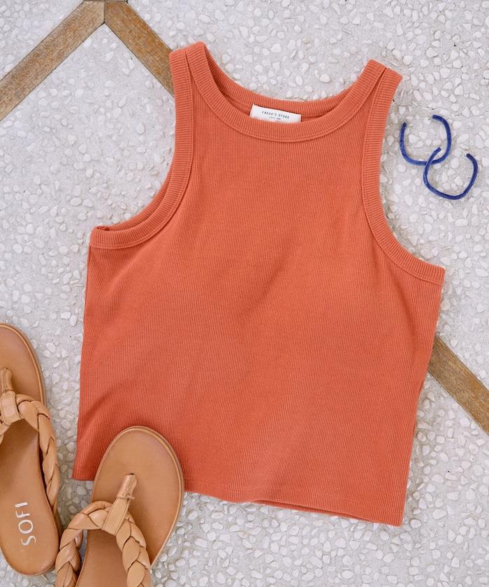 帶杯的無袖棉質肋條背心