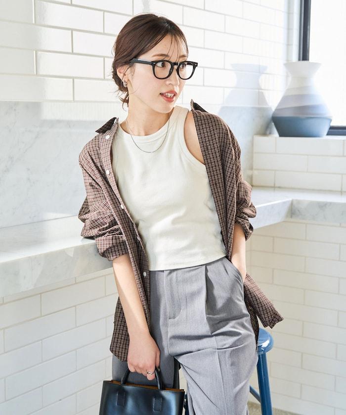 帶杯的無袖棉質肋條背心