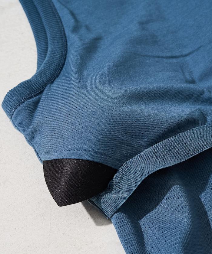 帶杯的無袖棉質肋條背心