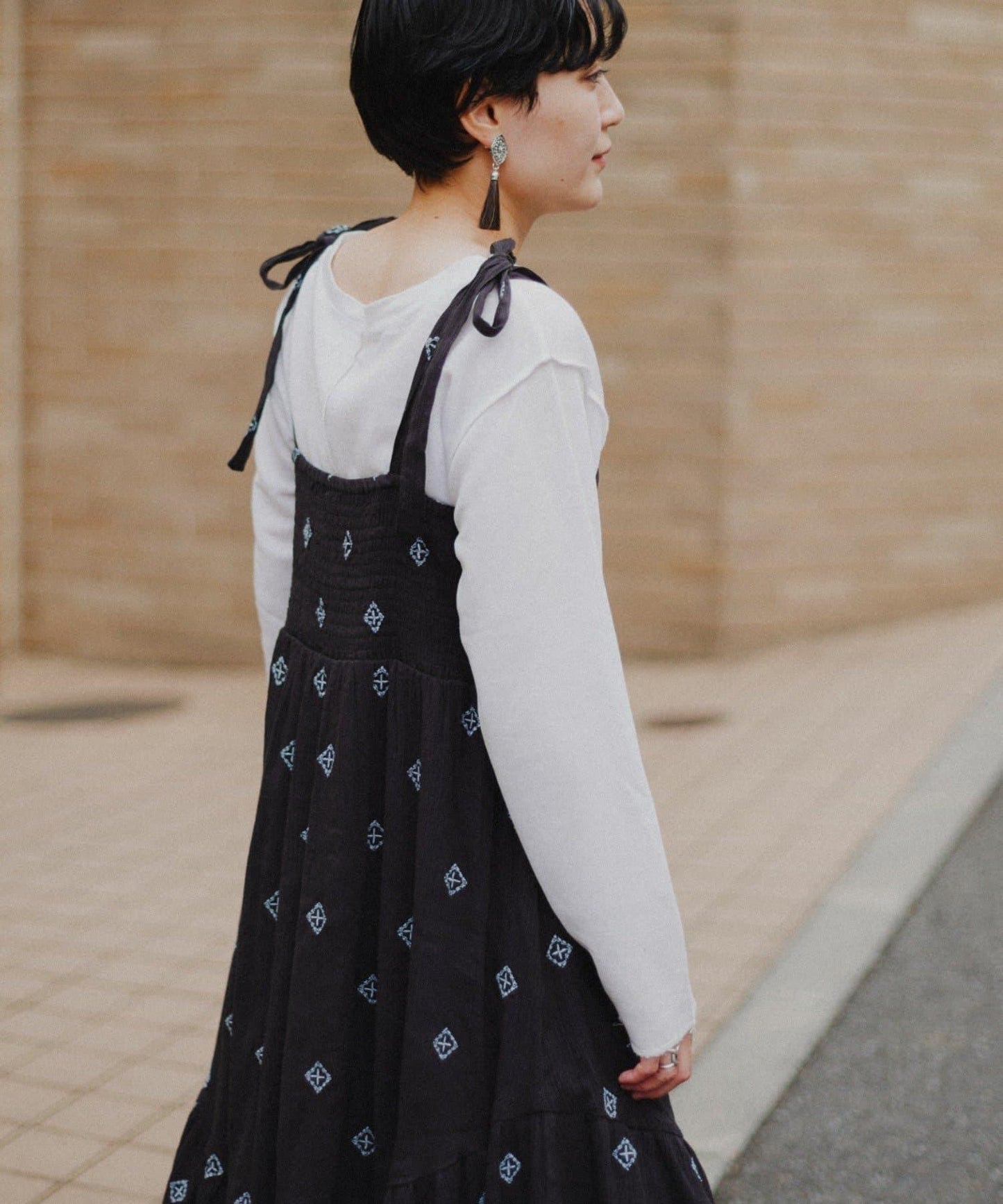 【aguni】刺繡層疊吊帶連衣裙