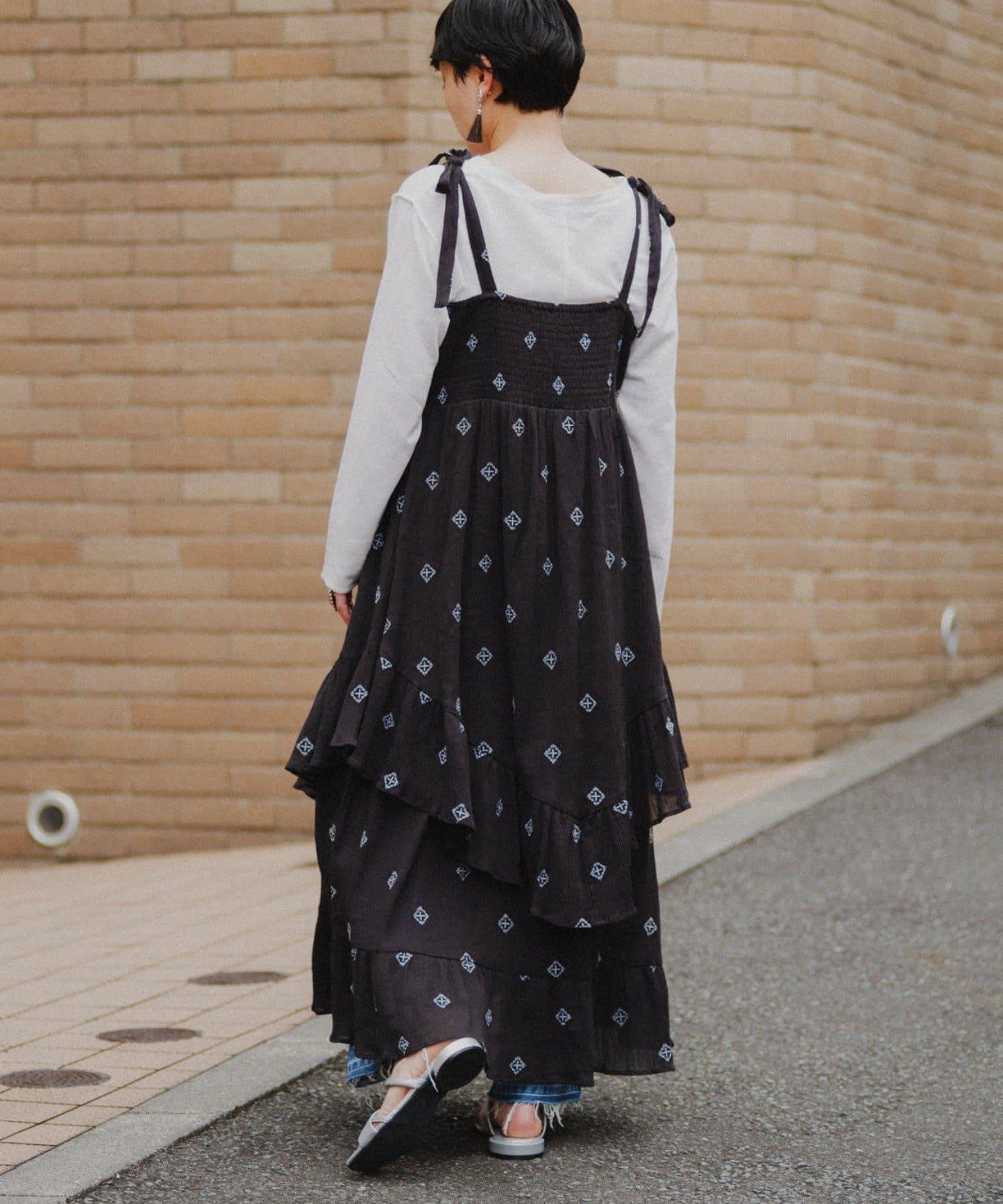 【aguni】刺繡層疊吊帶連衣裙