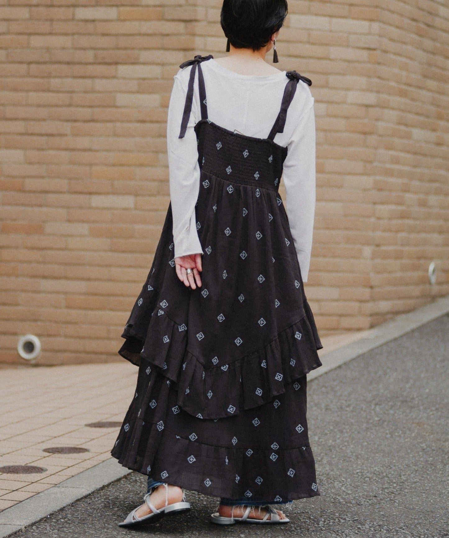 【aguni】刺繡層疊吊帶連衣裙