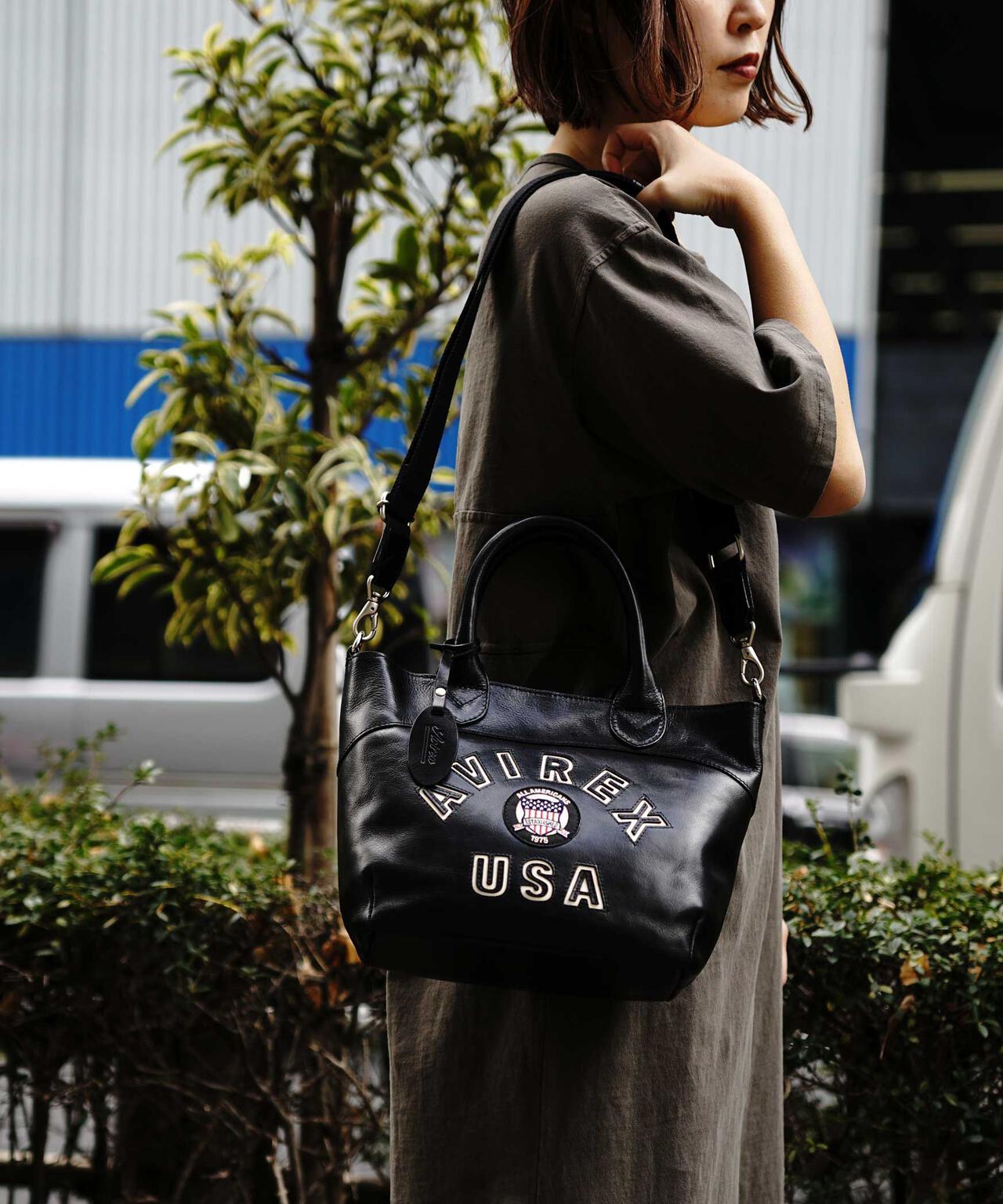 《直營店限定》學院風真皮迷你手提袋/VARSITY LEATHER MINI TOTE BAG/AVX5626