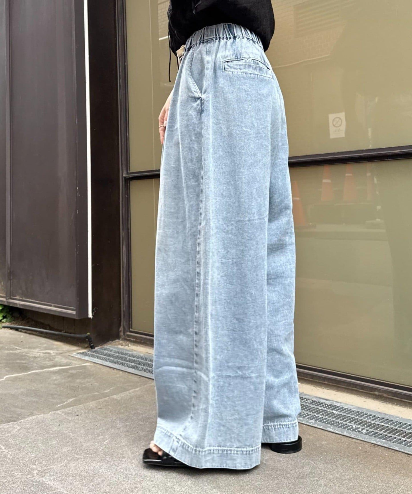 柔軟寬鬆牛仔褲