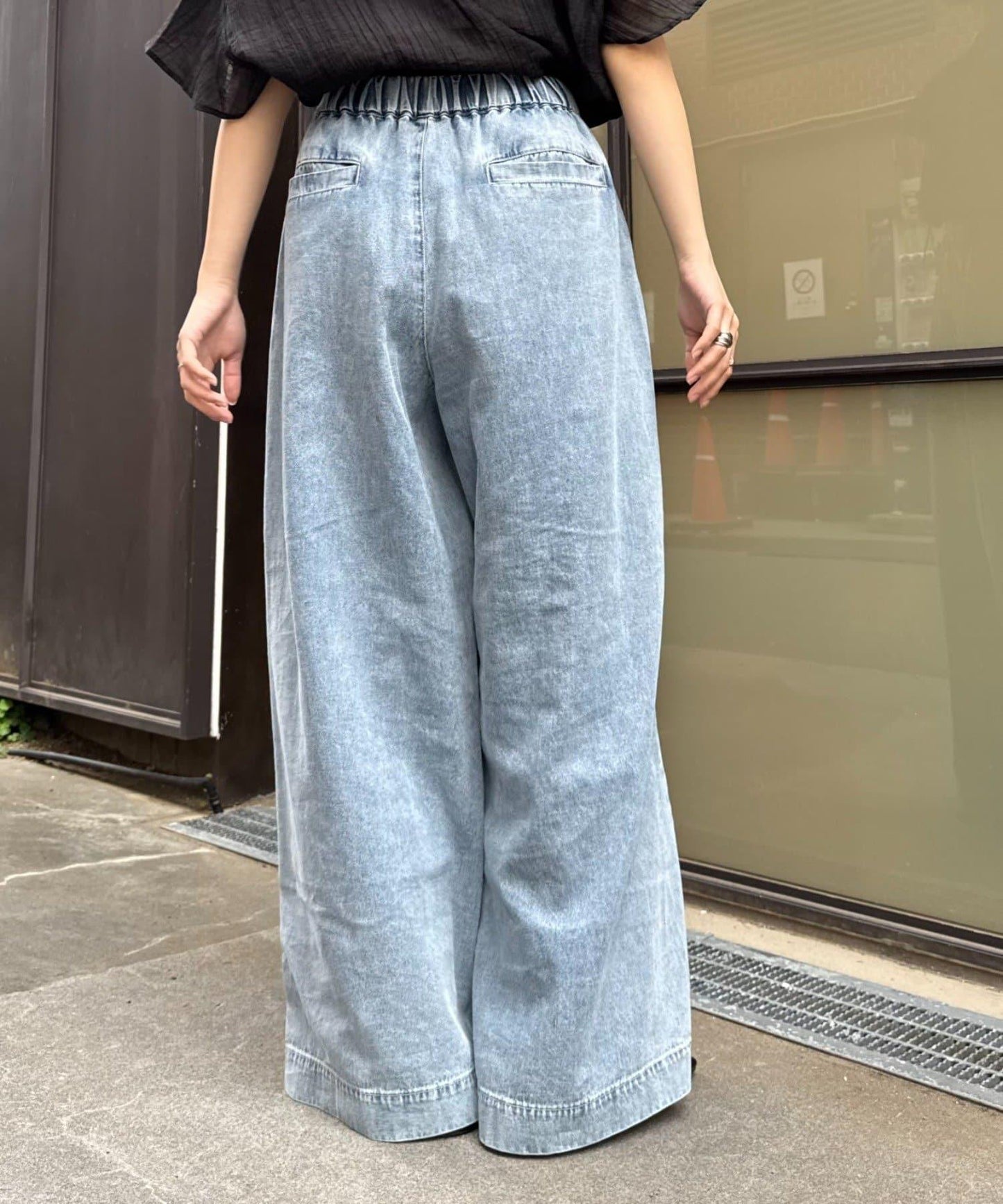 柔軟寬鬆牛仔褲