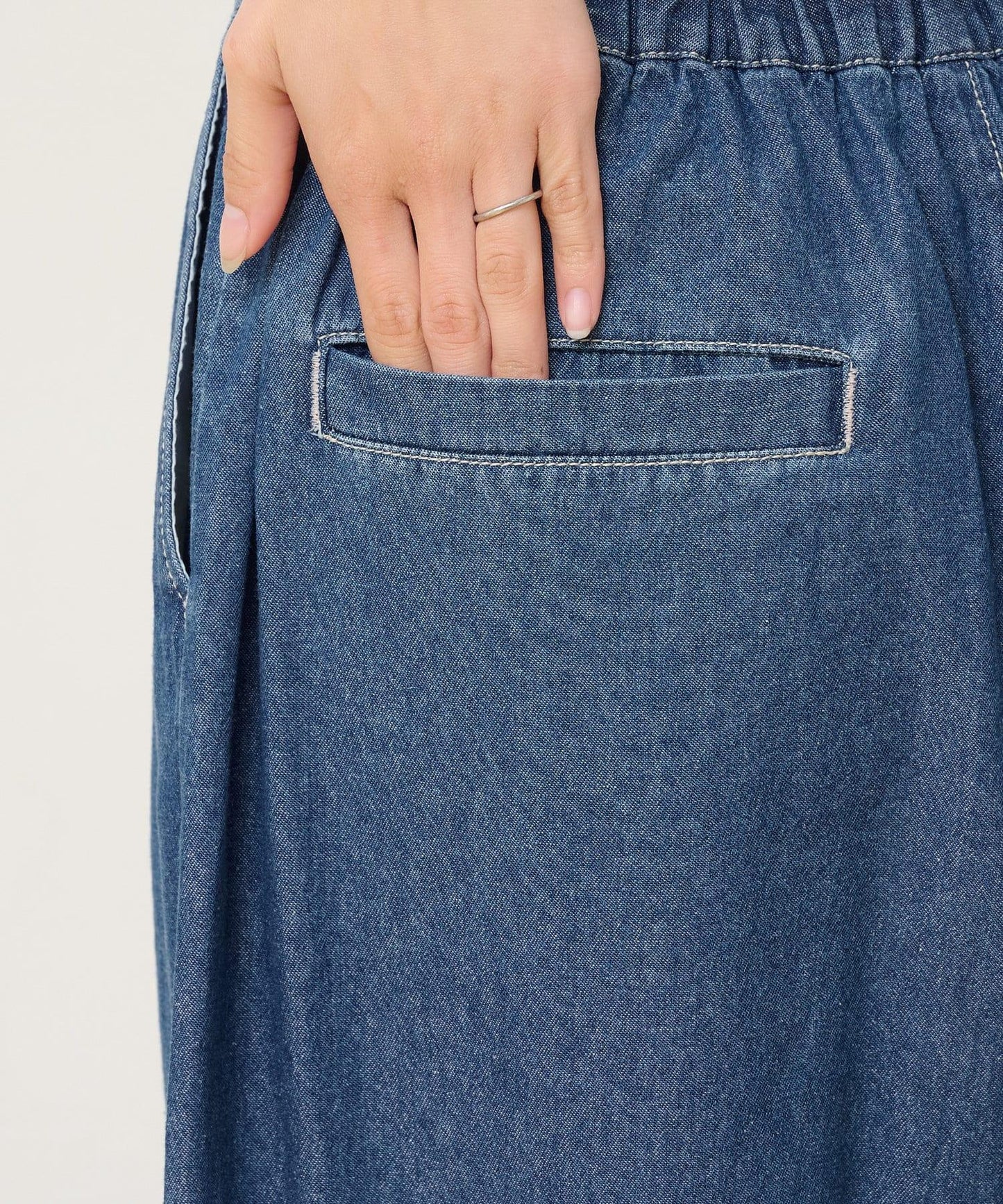 柔軟寬鬆牛仔褲