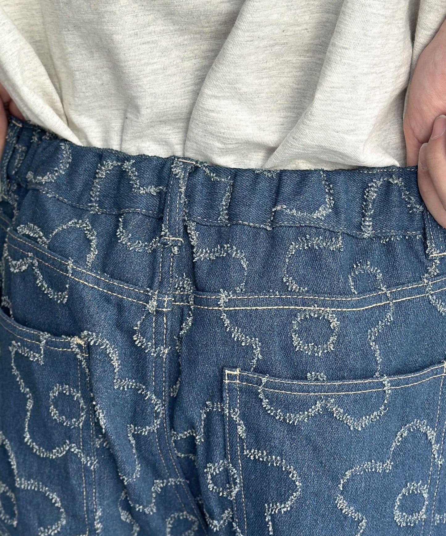 花朵喇叭牛仔褲