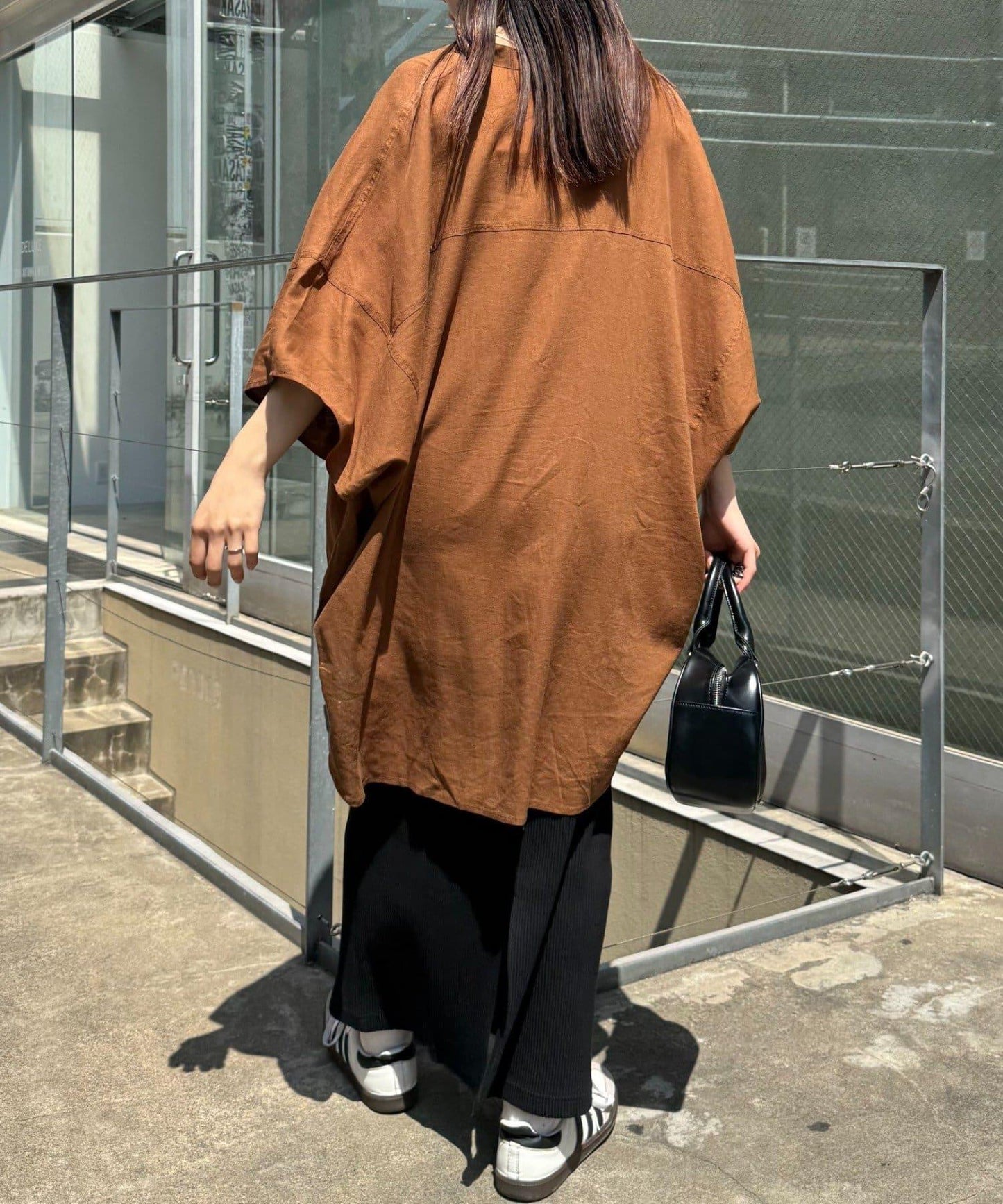 【二臂修身遮蓋】亞麻粘膠杜邦襯衫