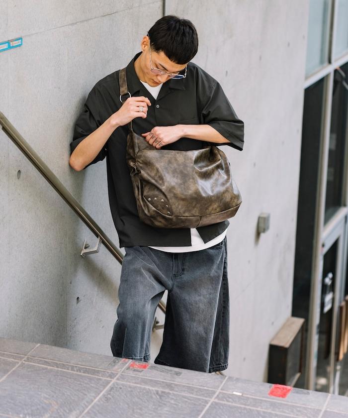 皮質圓形鉚釘肩揹包