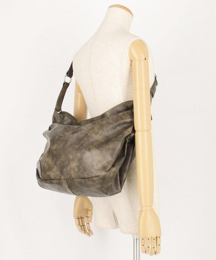 皮質圓形鉚釘肩揹包