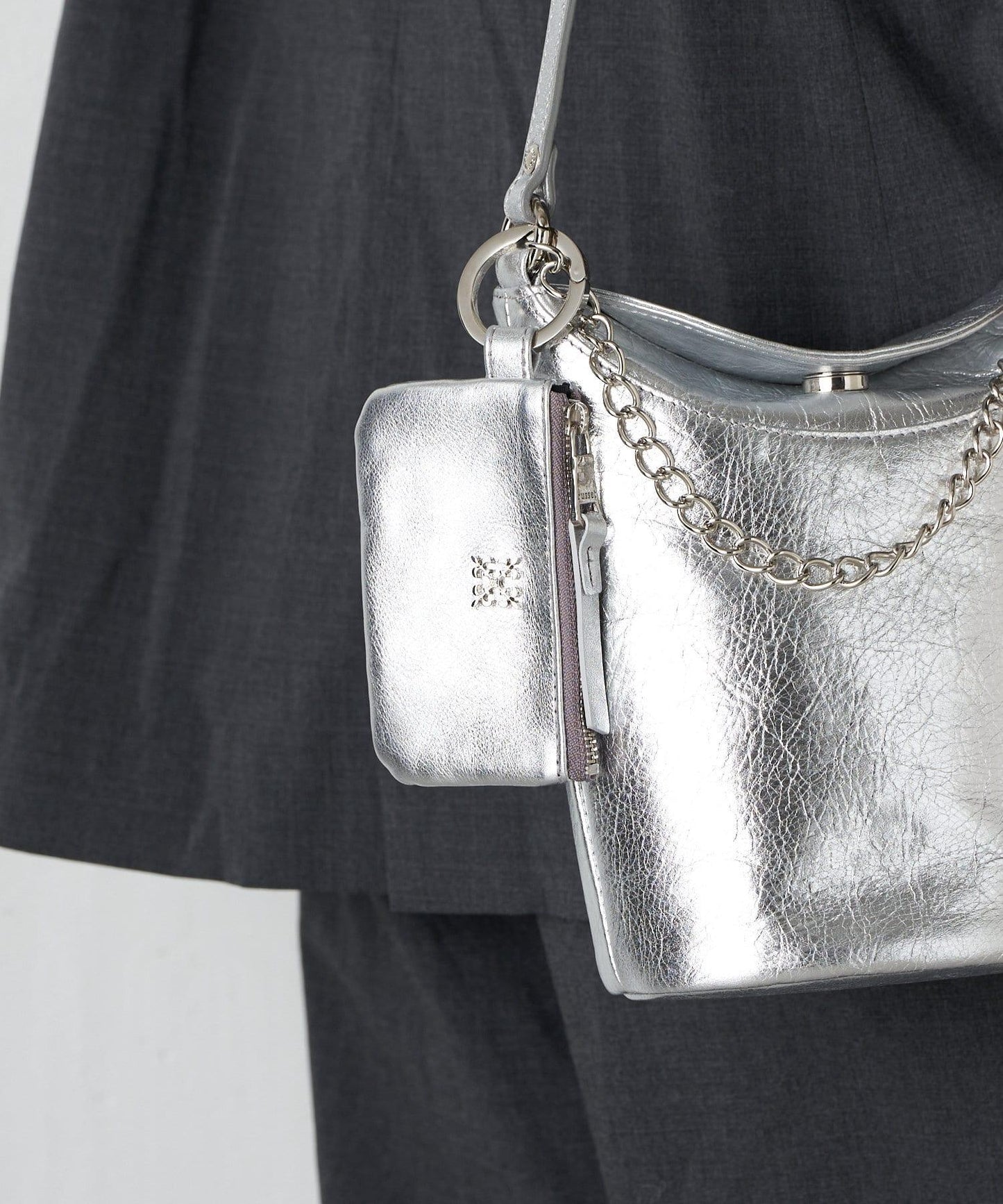 【可放卡片】帶卡拉賓的軟皮多功能盒