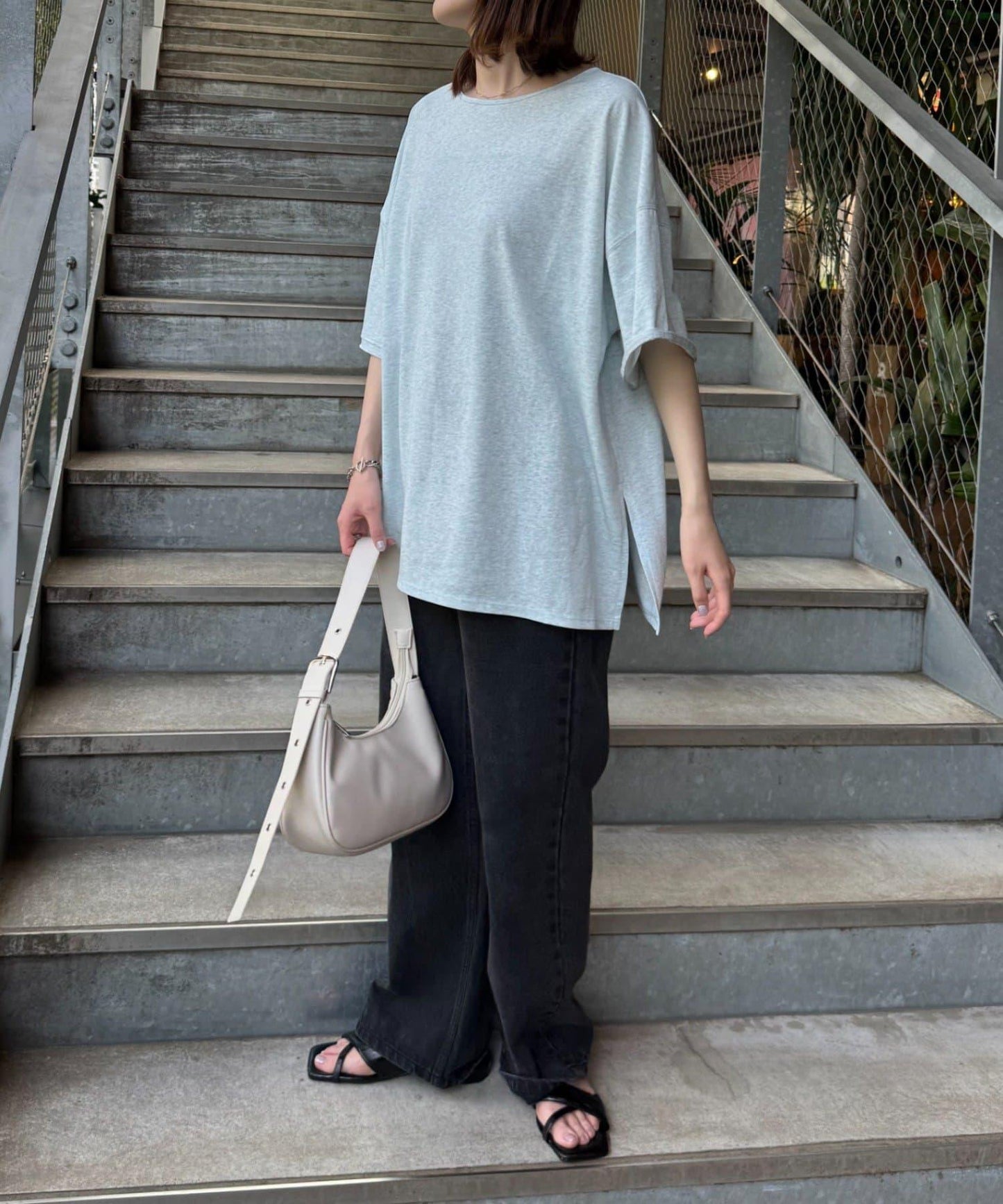 透薄拼接一點刺繡oversize短袖T恤