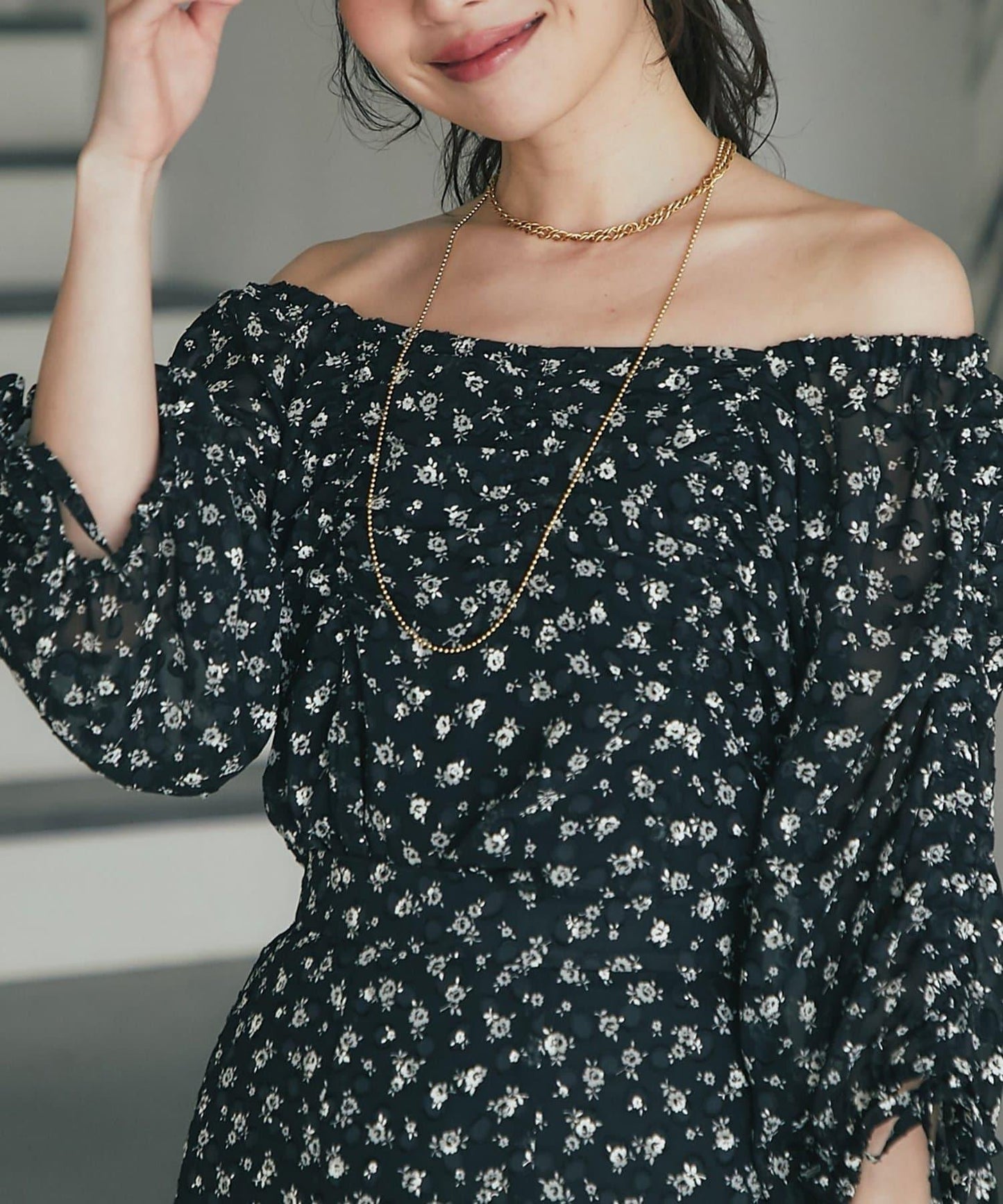 單色小花印花鬆緊袖襯衫