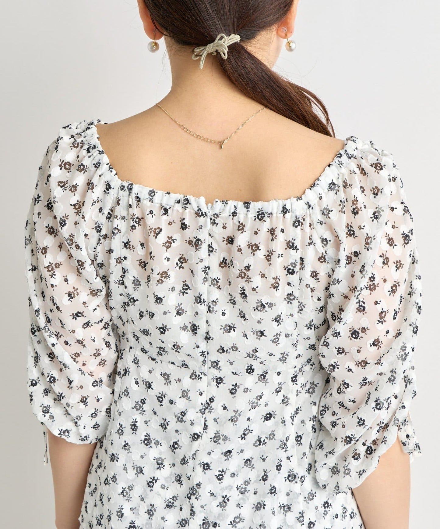 單色小花印花鬆緊袖襯衫