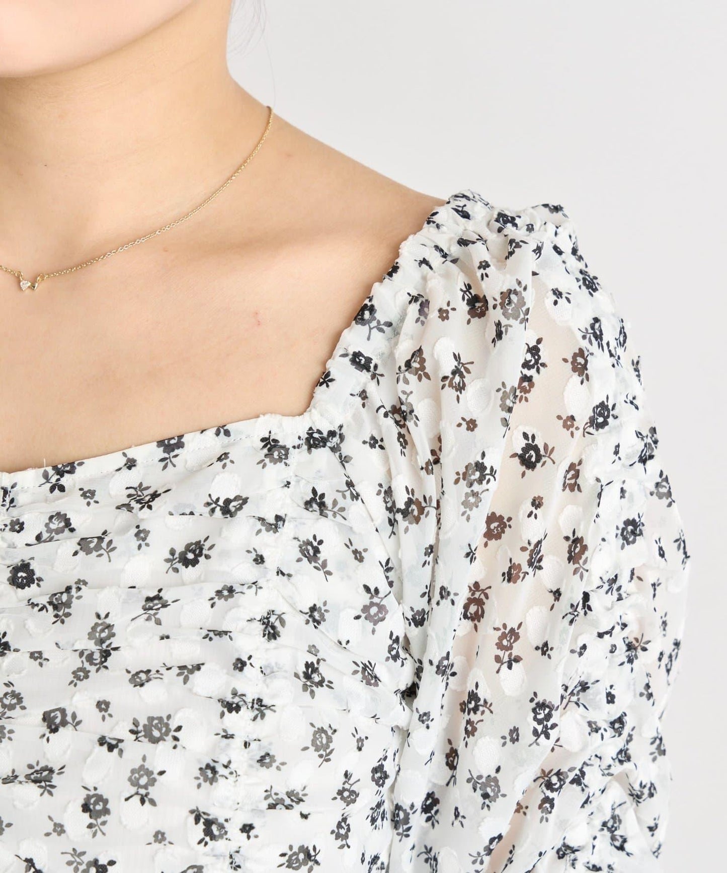 單色小花印花鬆緊袖襯衫