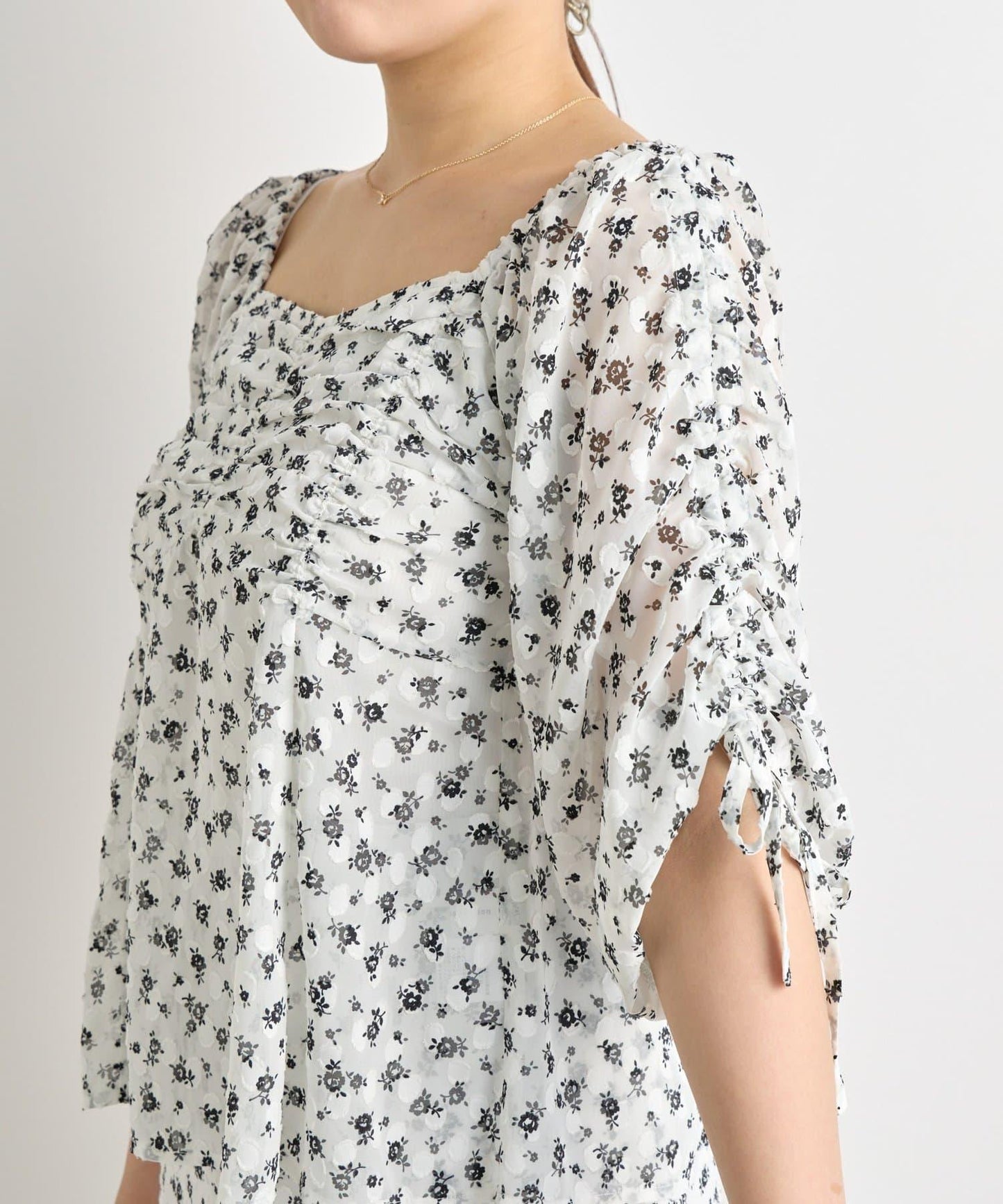 單色小花印花鬆緊袖襯衫