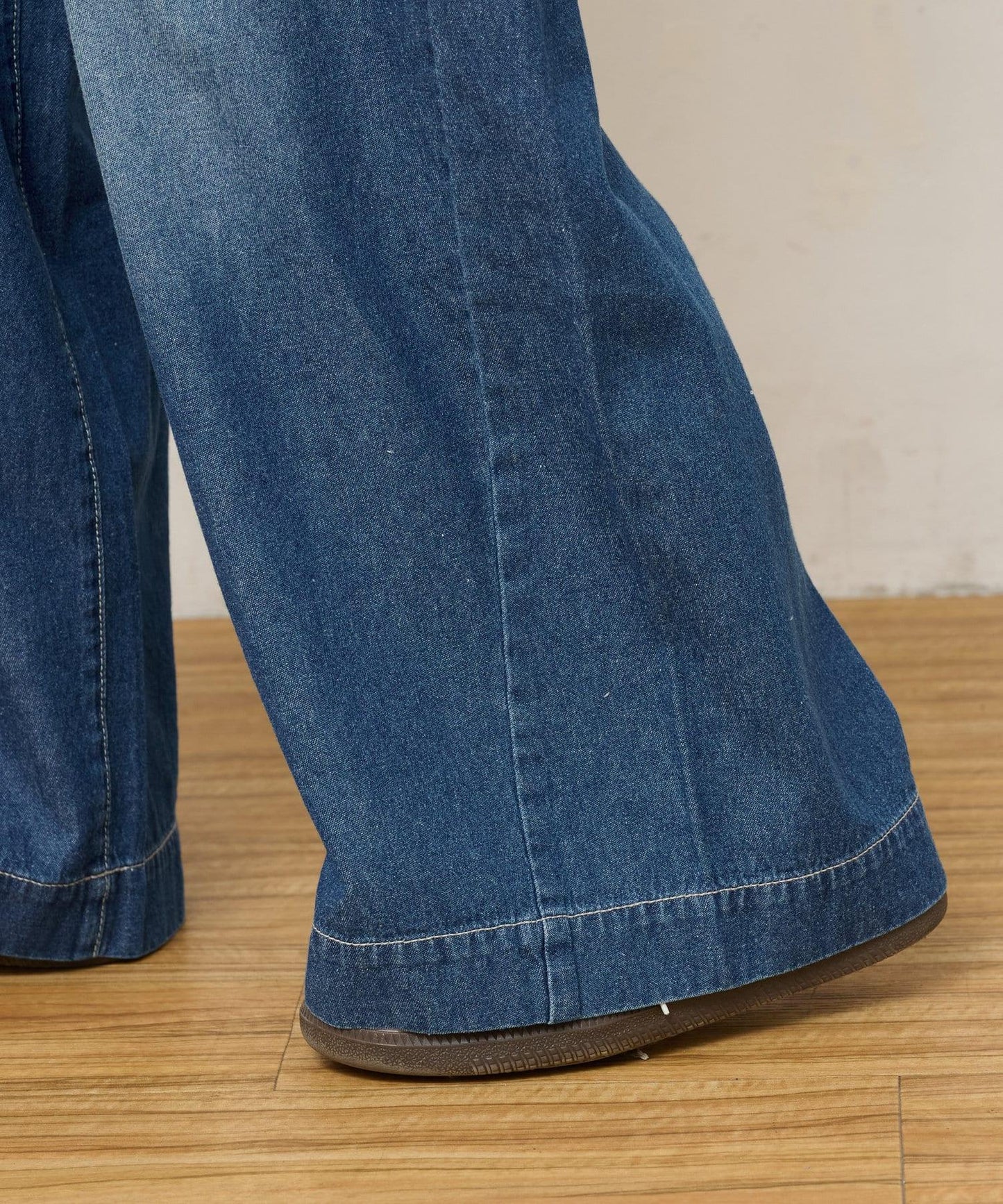 柔軟寬鬆牛仔褲