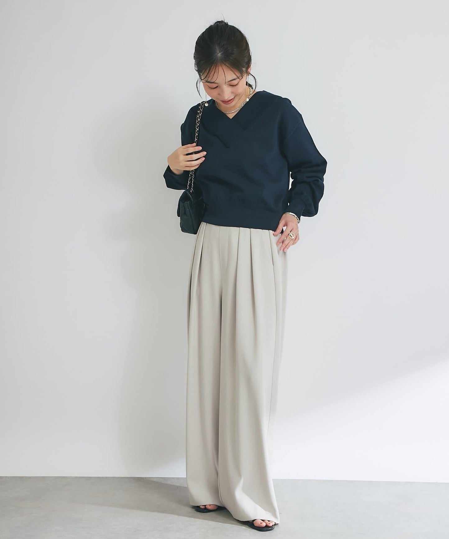 【La boutique BonBon】亮絲針織V領毛衣