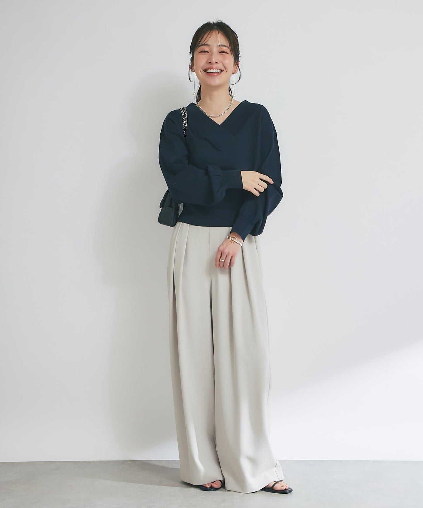 【La boutique BonBon】亮絲針織V領毛衣