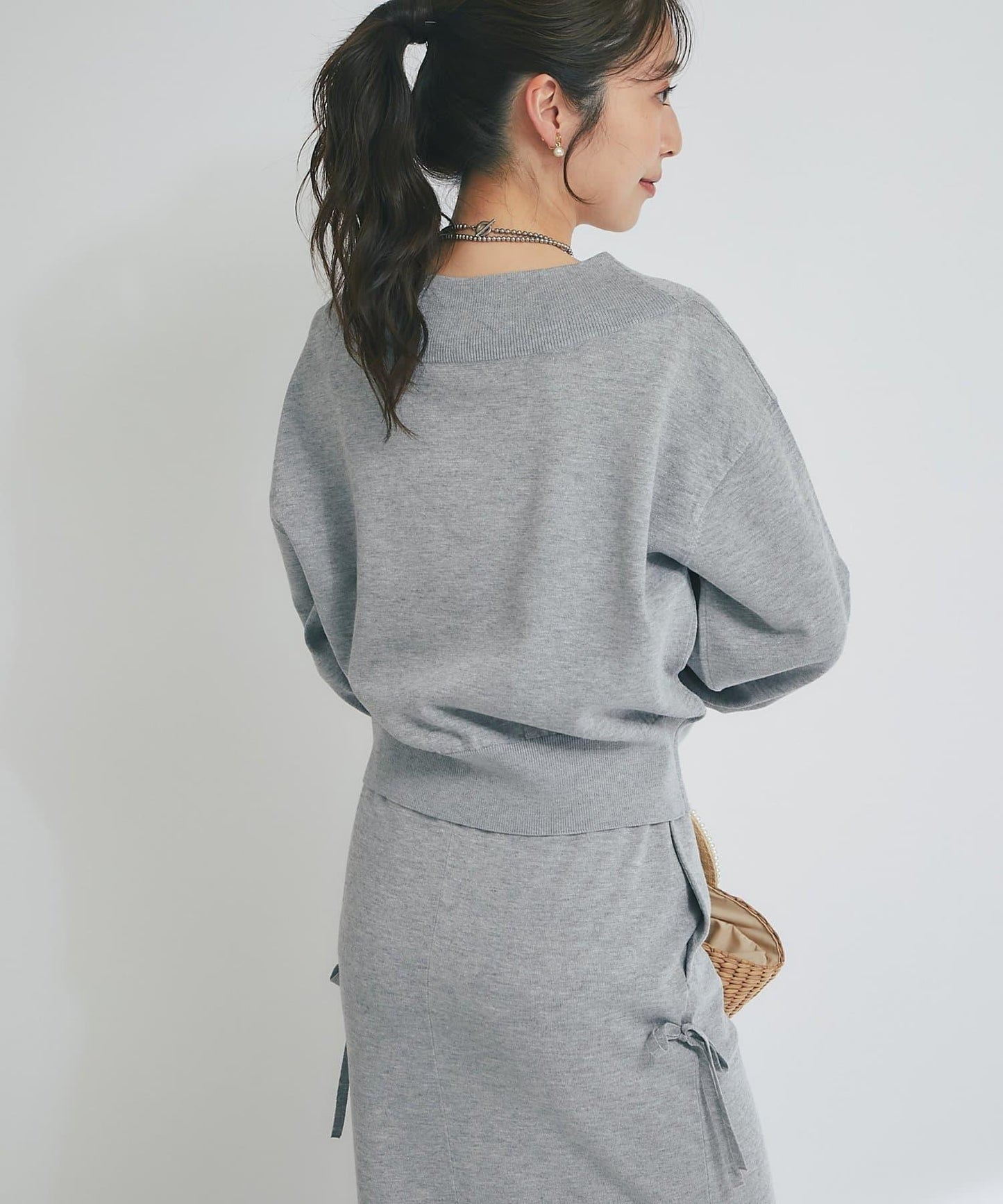 【La boutique BonBon】亮絲針織V領毛衣