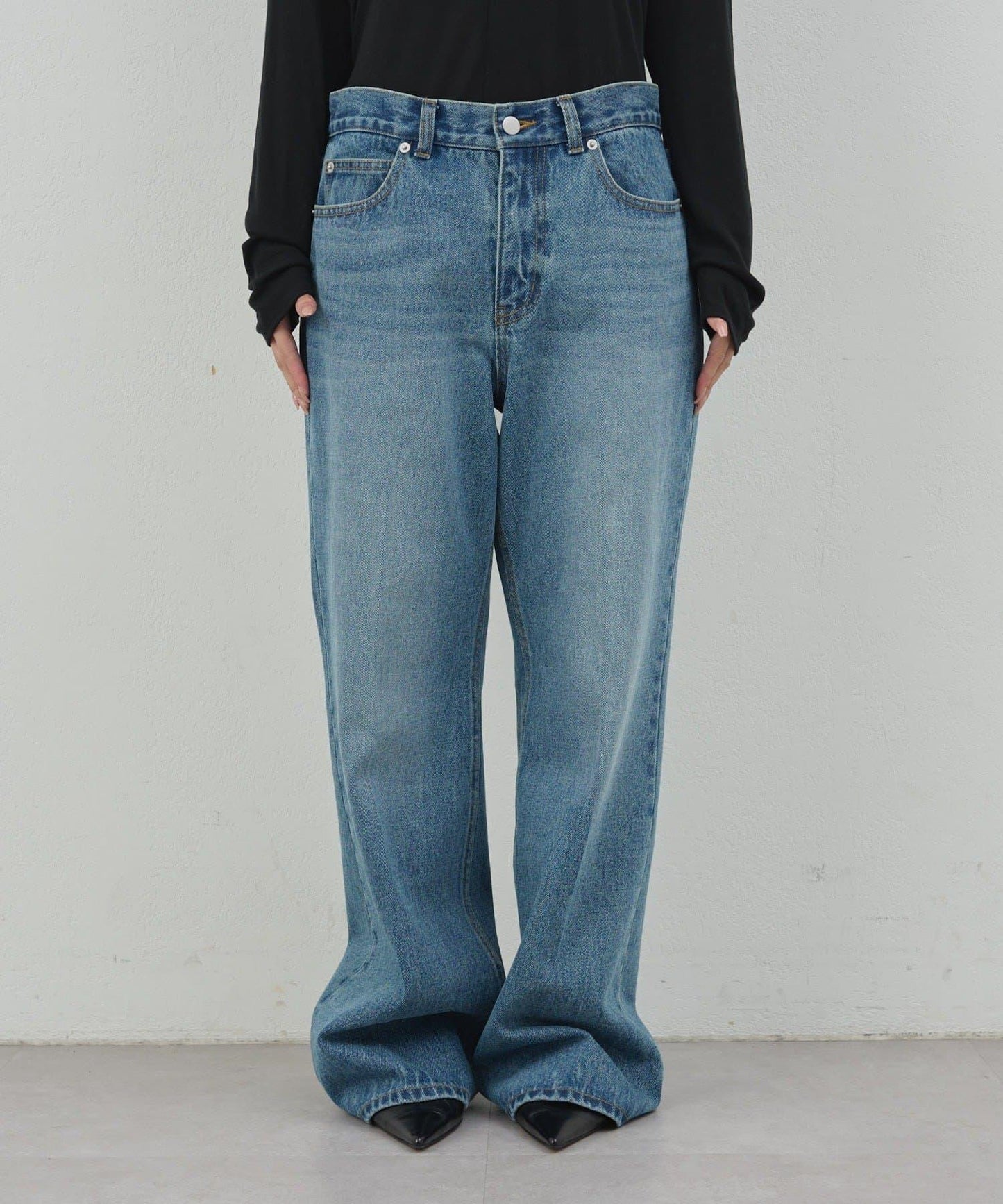 中高腰中筋喇叭牛仔褲