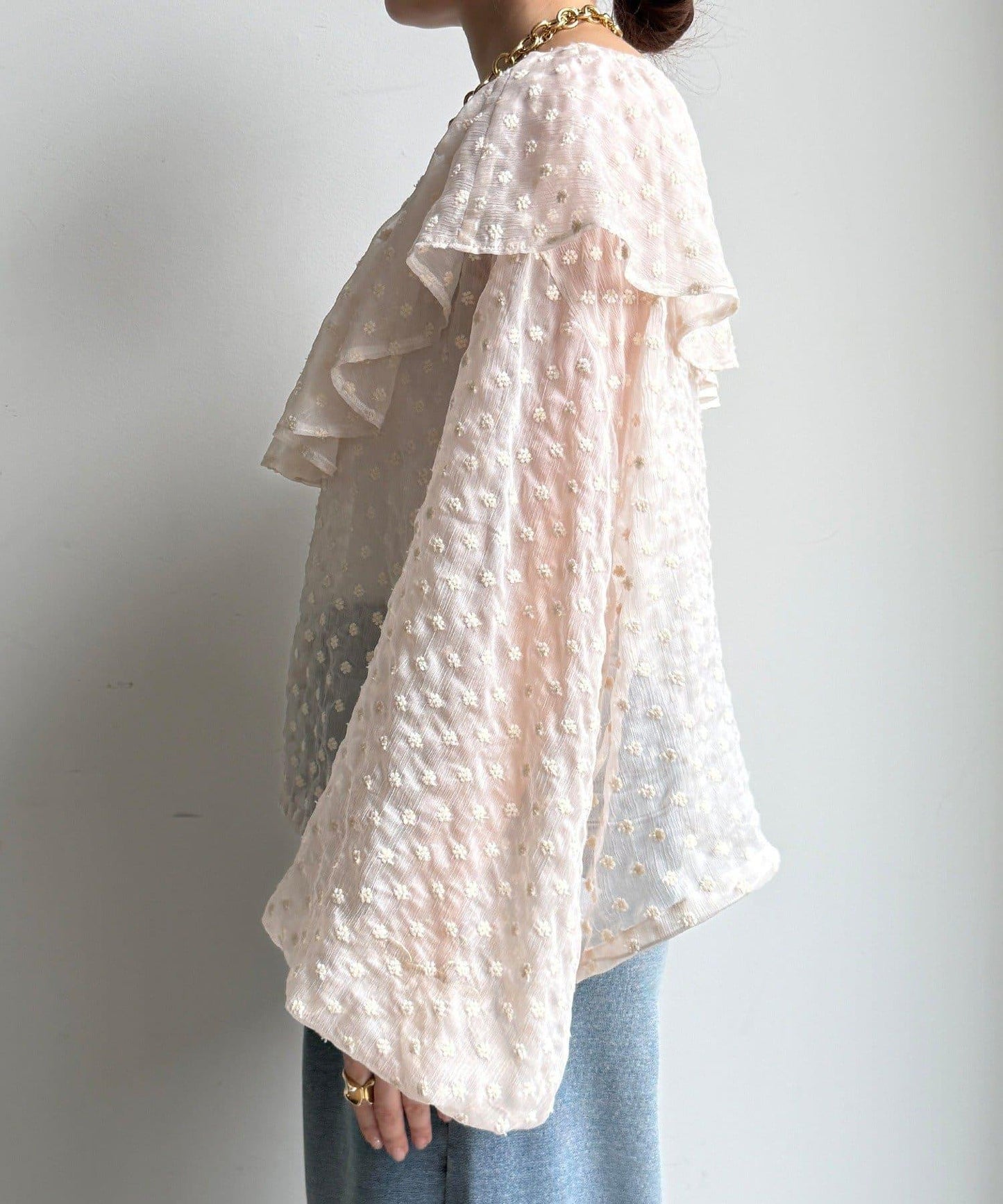 花朵刺繡荷葉邊襯衫