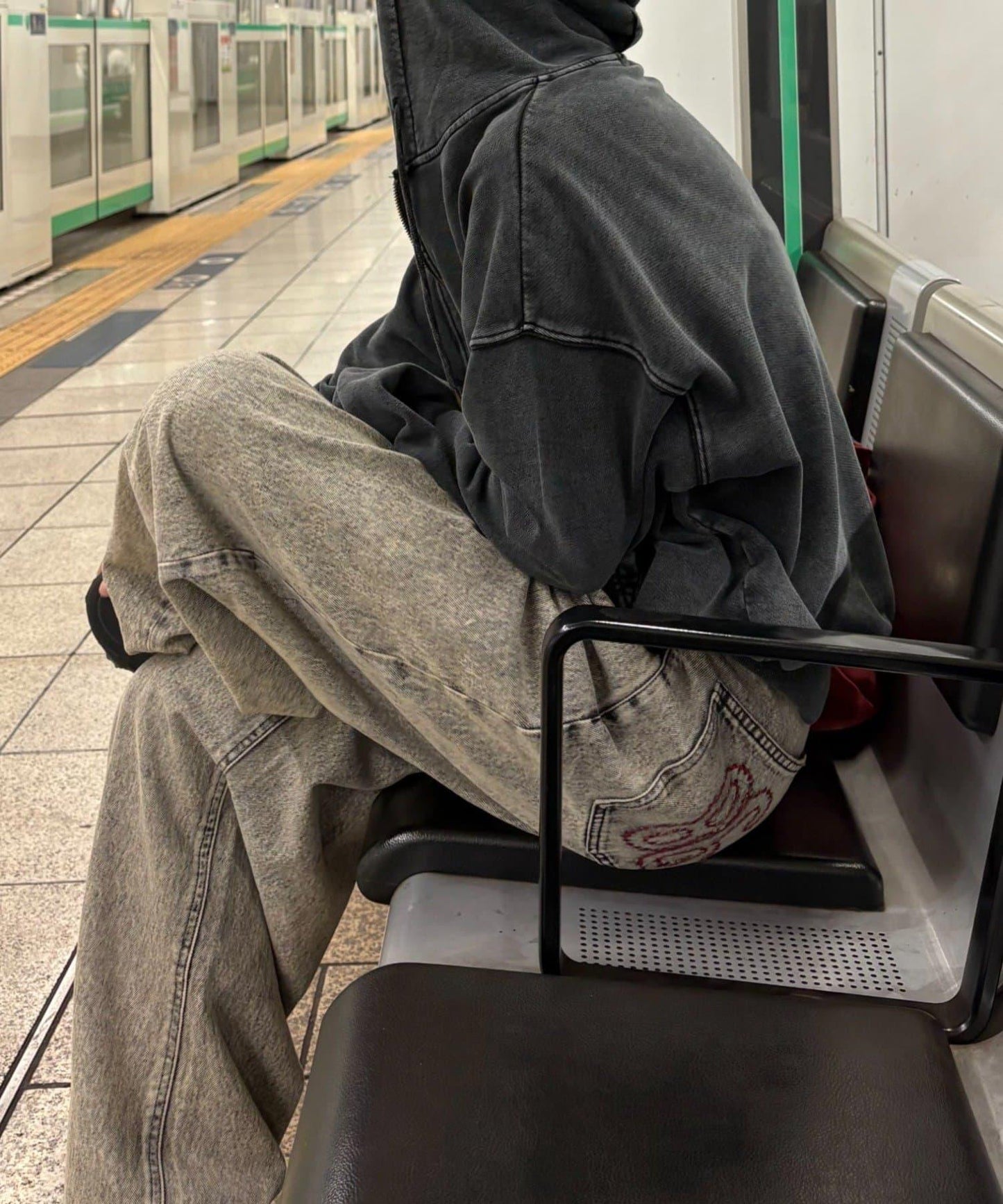 【薩基企劃】【可調節腰圍】超染褶皺設計牛仔褲