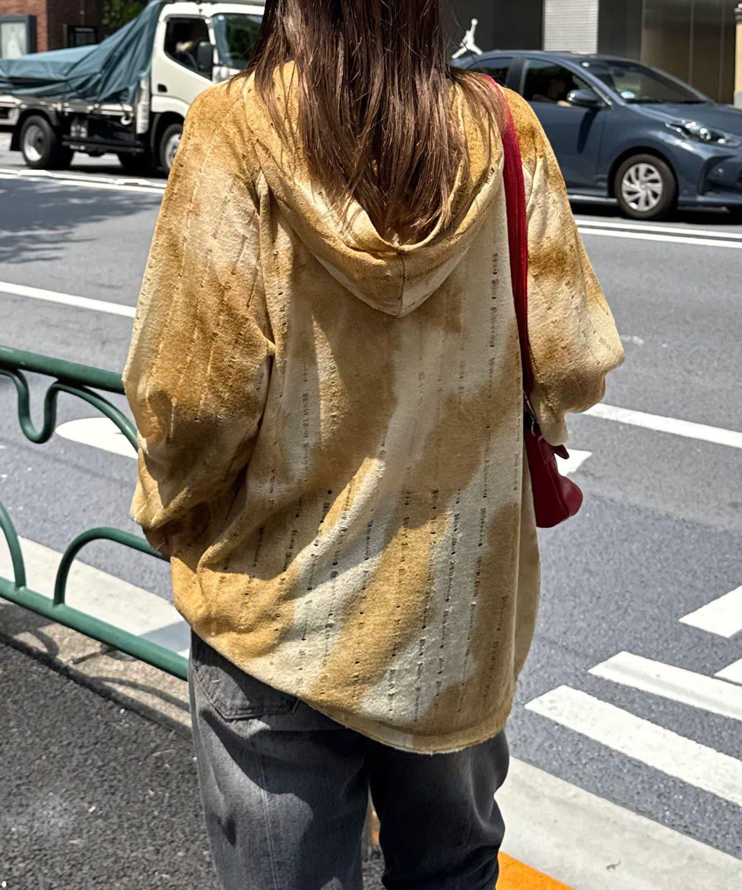 肩部開衩條紋印花連帽衫