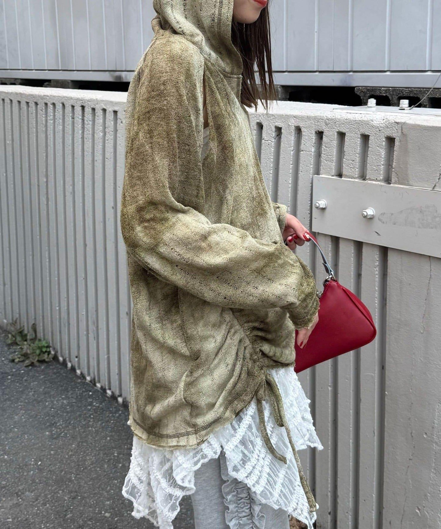 肩部開衩條紋印花連帽衫